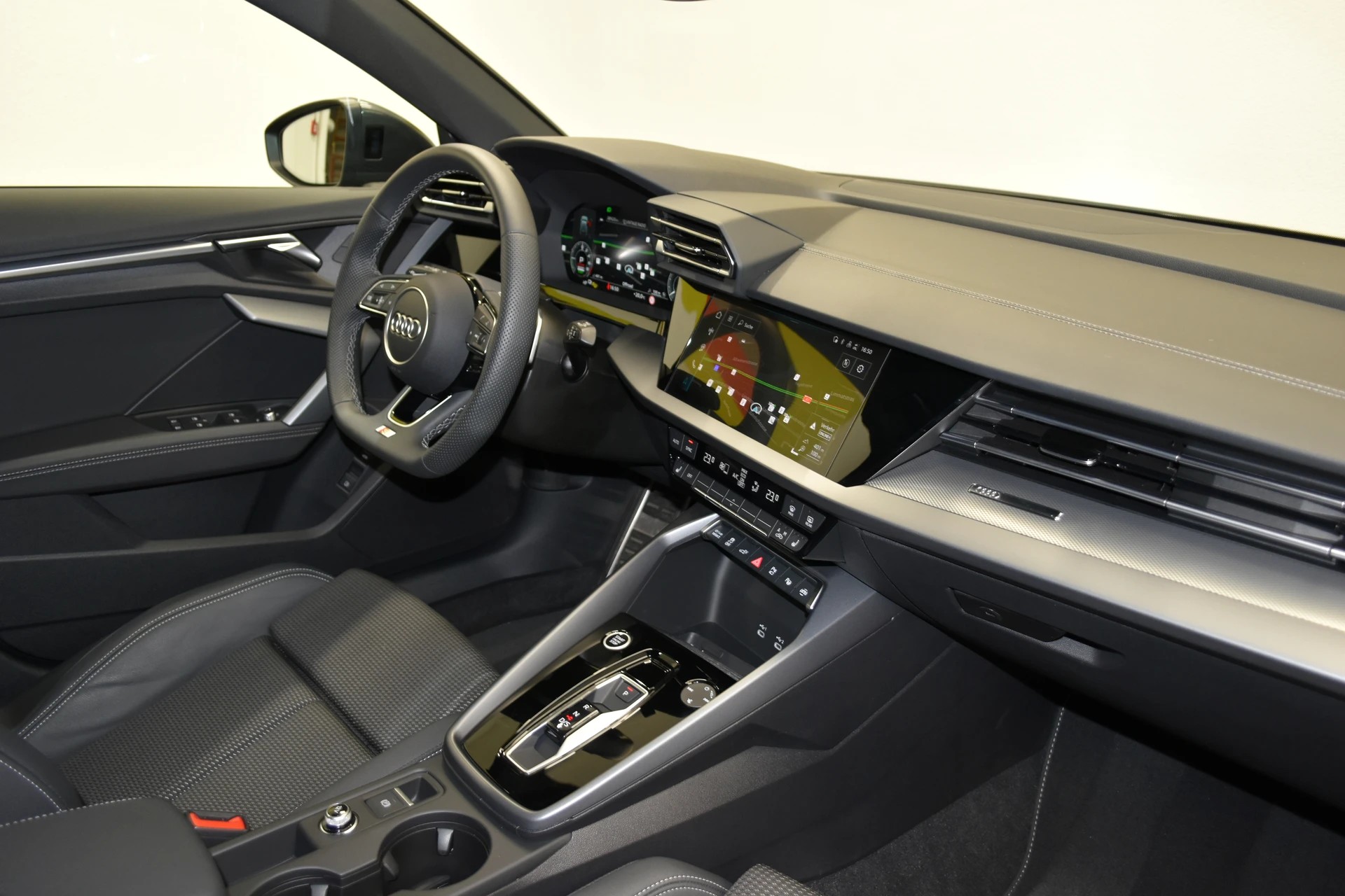 AUDI A3 Sportback 45 TFSI e S line S-tronic-image-3