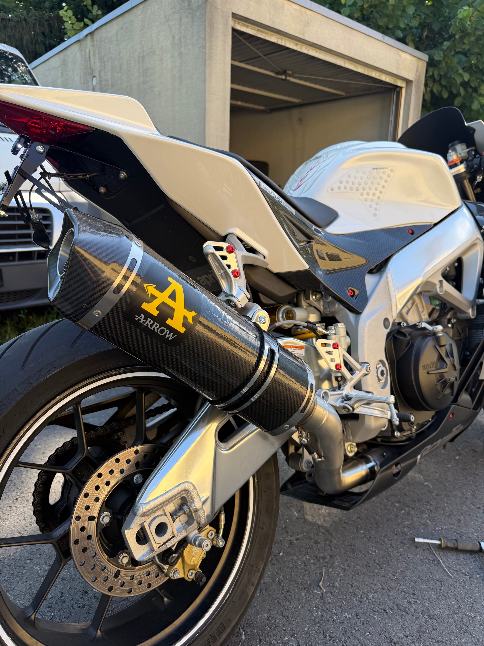 APRILIA RSV4 R-image-9