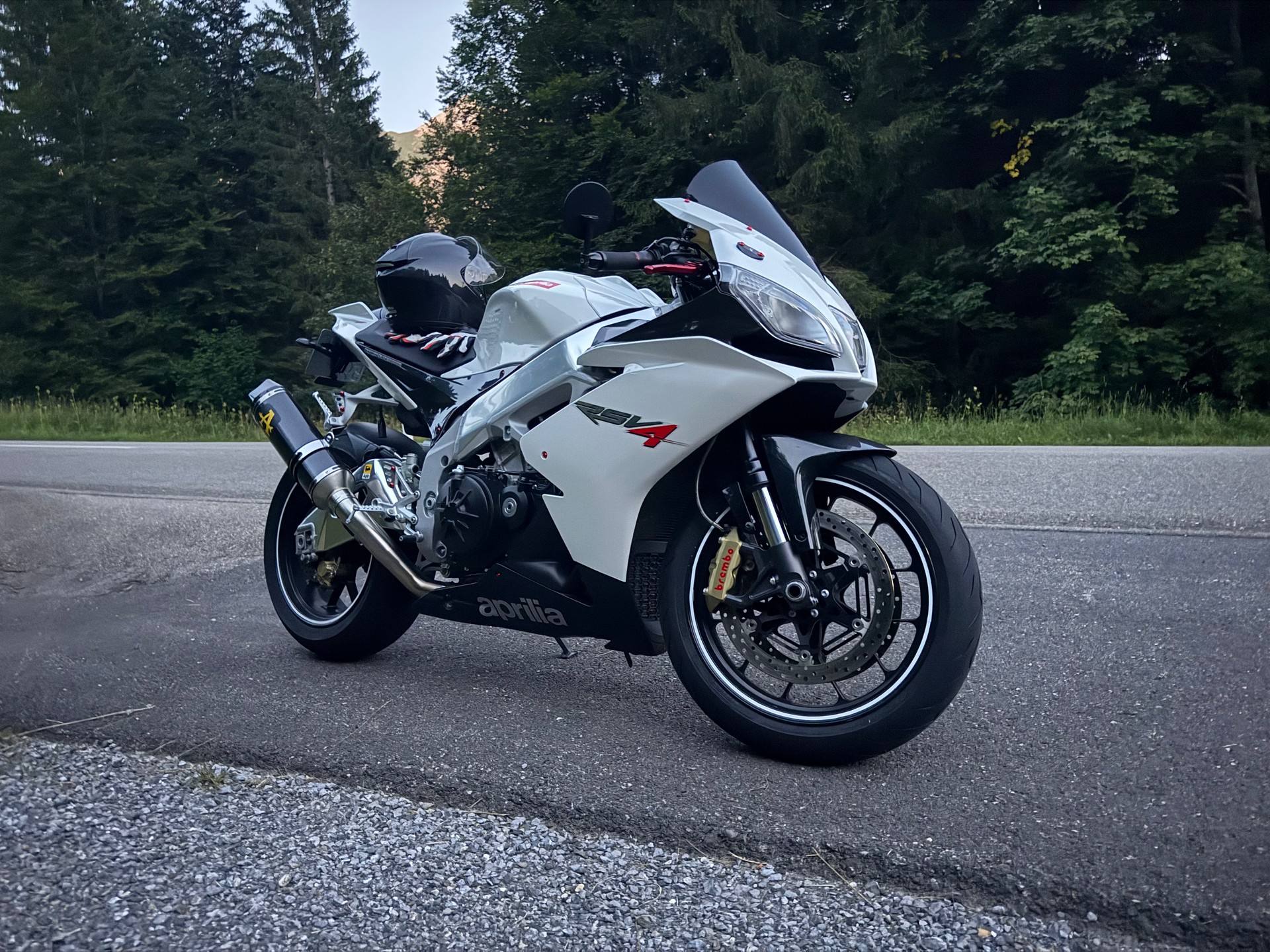 APRILIA RSV4 R-image-8