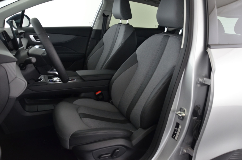 MG 4 EV 64kWh Premium Facelift-image-12