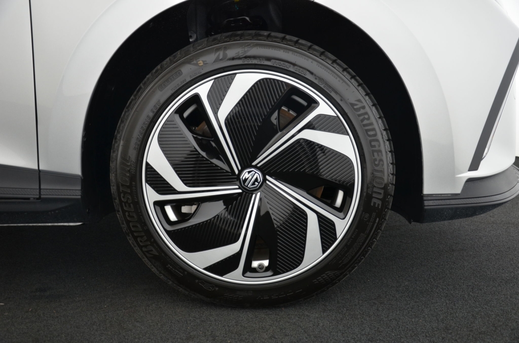 MG 4 EV 64kWh Premium Facelift-image-9
