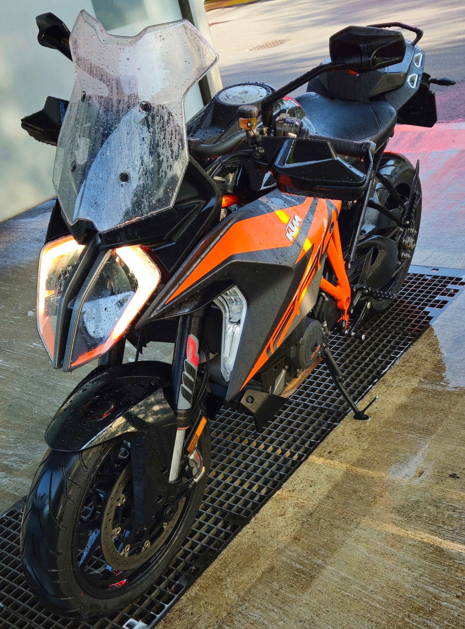 KTM 1290 Super Duke GT-image-1