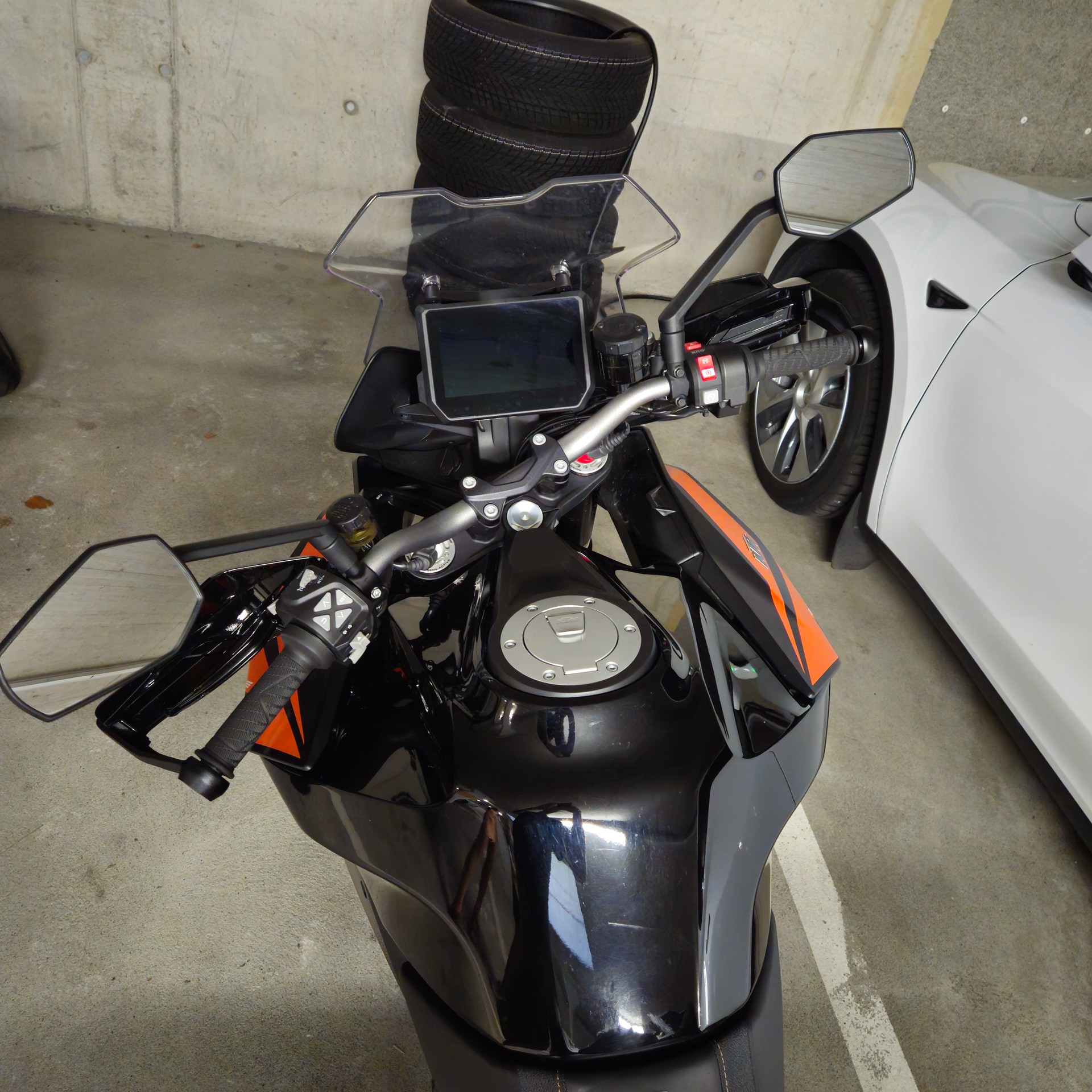 KTM 1290 Super Duke GT-image-12