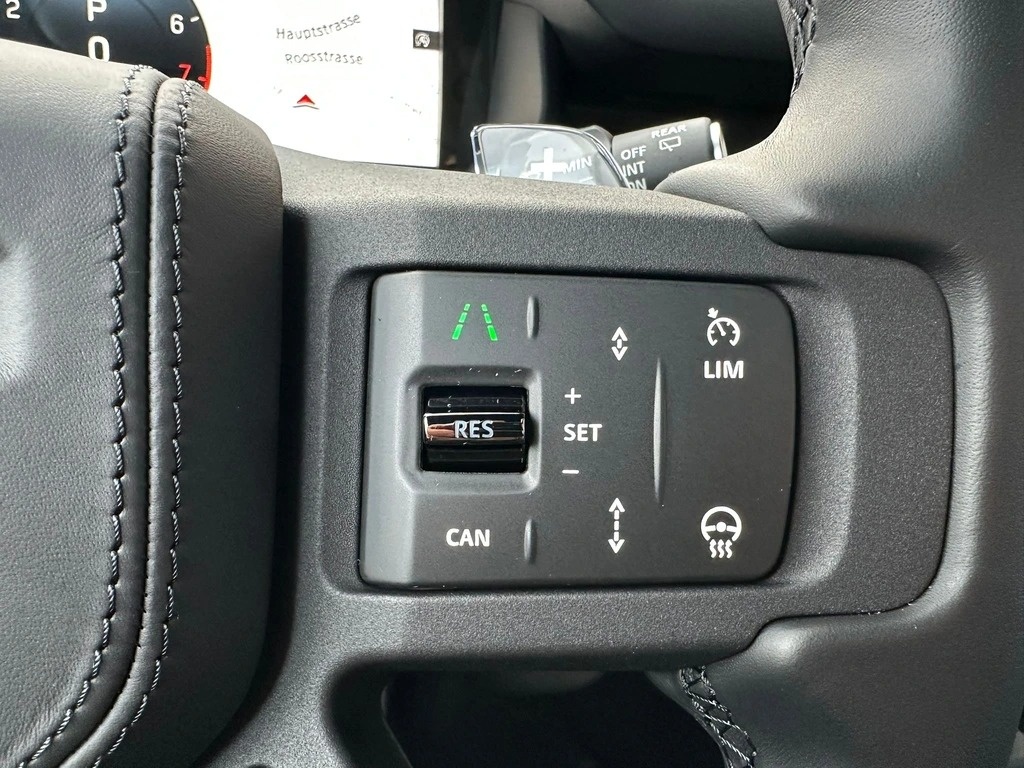 LAND ROVER Defender 110 4.4 V8 Octa / CH Auslieferung mit Gratis Service-image-19