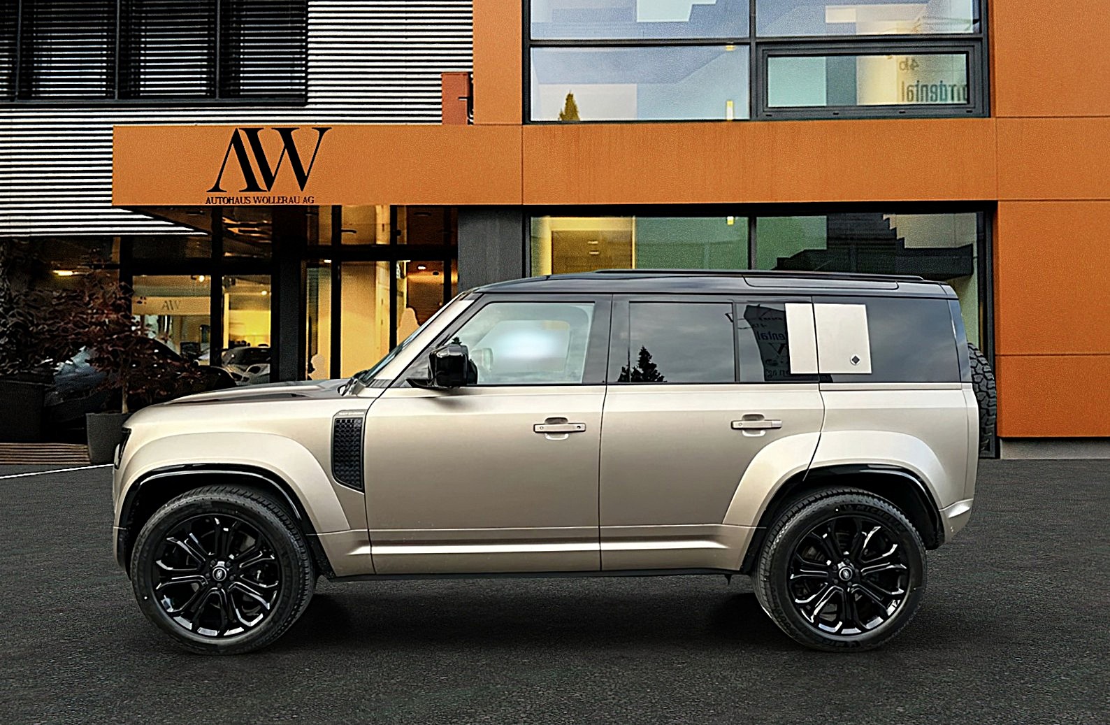 LAND ROVER Defender 110 4.4 V8 Octa / CH Auslieferung mit Gratis Service