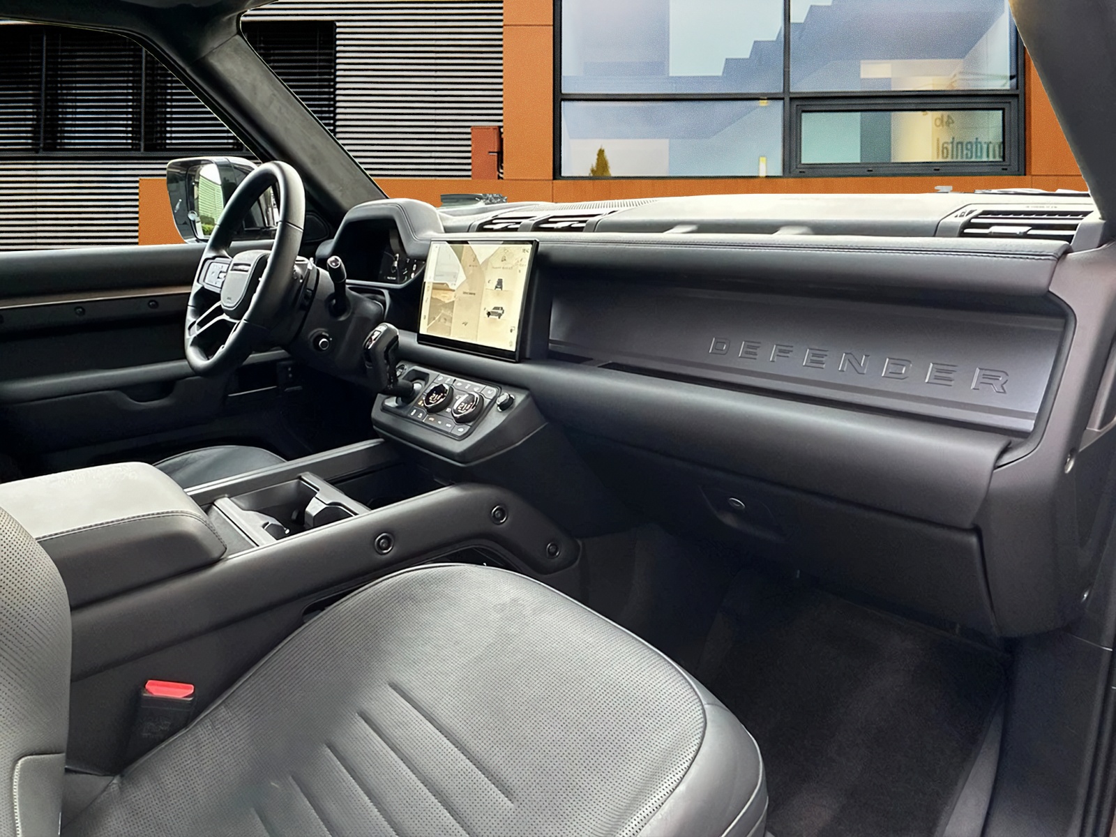 LAND ROVER Defender 110 4.4 V8 Octa / CH Auslieferung mit Gratis Service-image-10
