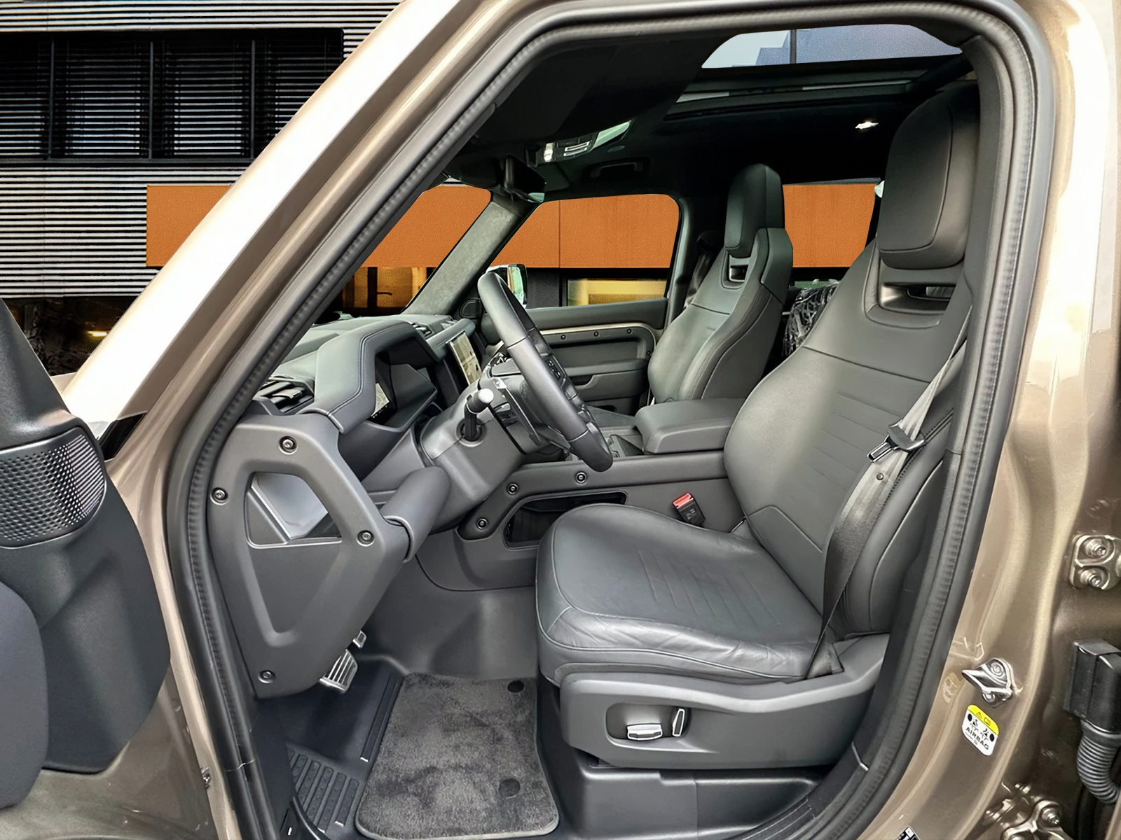 LAND ROVER Defender 110 4.4 V8 Octa / CH Auslieferung mit Gratis Service-image-8