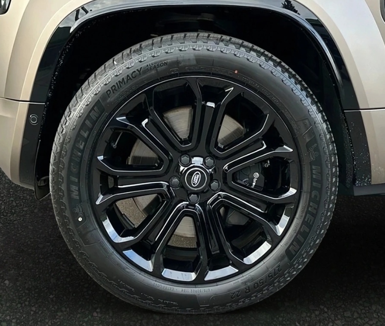 LAND ROVER Defender 110 4.4 V8 Octa / CH Auslieferung mit Gratis Service-image-6