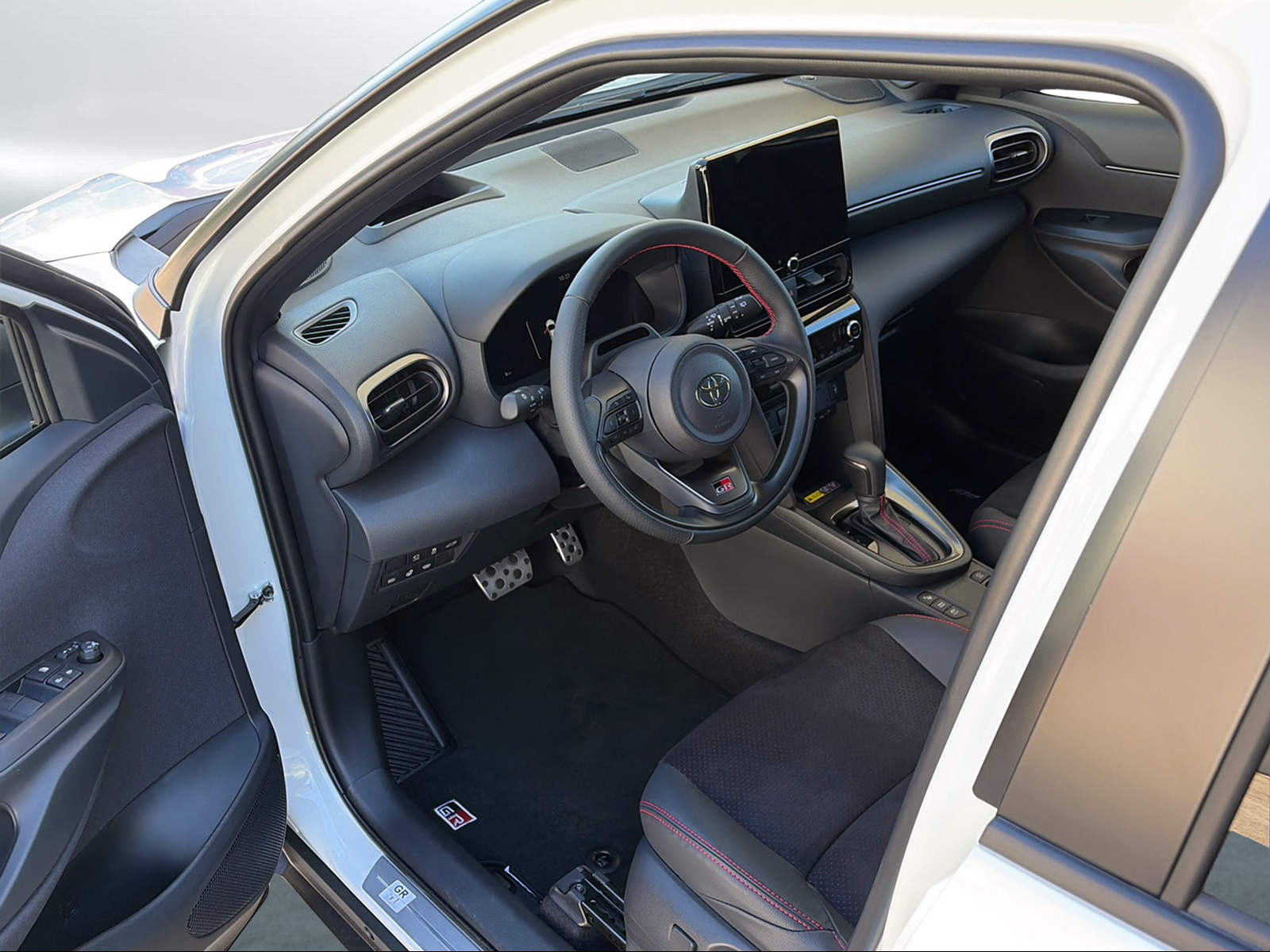 TOYOTA Yaris Cross 1.5 GR Sport e-CVT (Facelift)-image-7