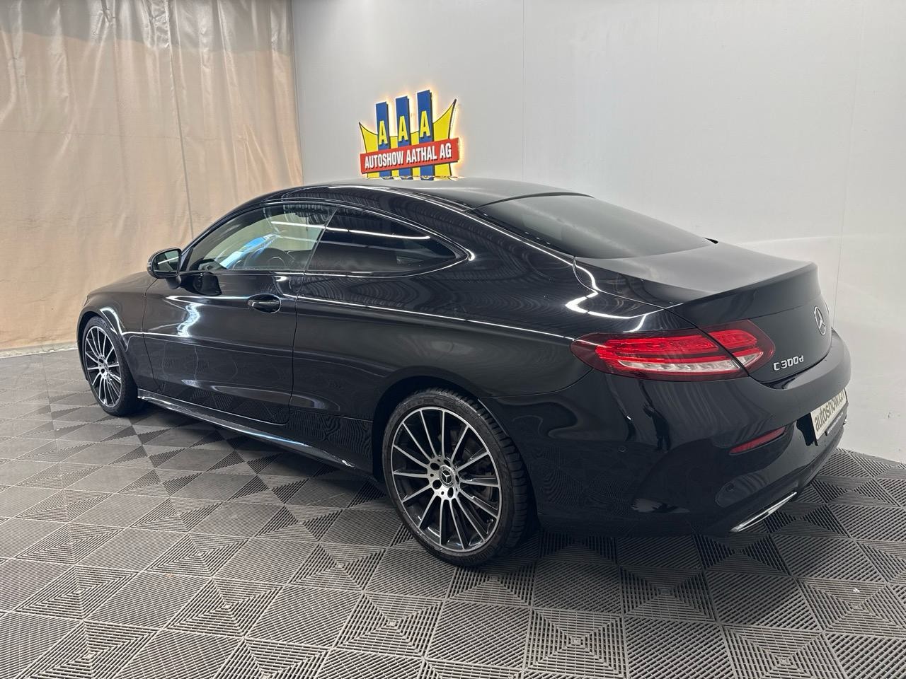 MERCEDES-BENZ C 300 d Coupé AMG Line 9G-Tronic-showroom-element-1