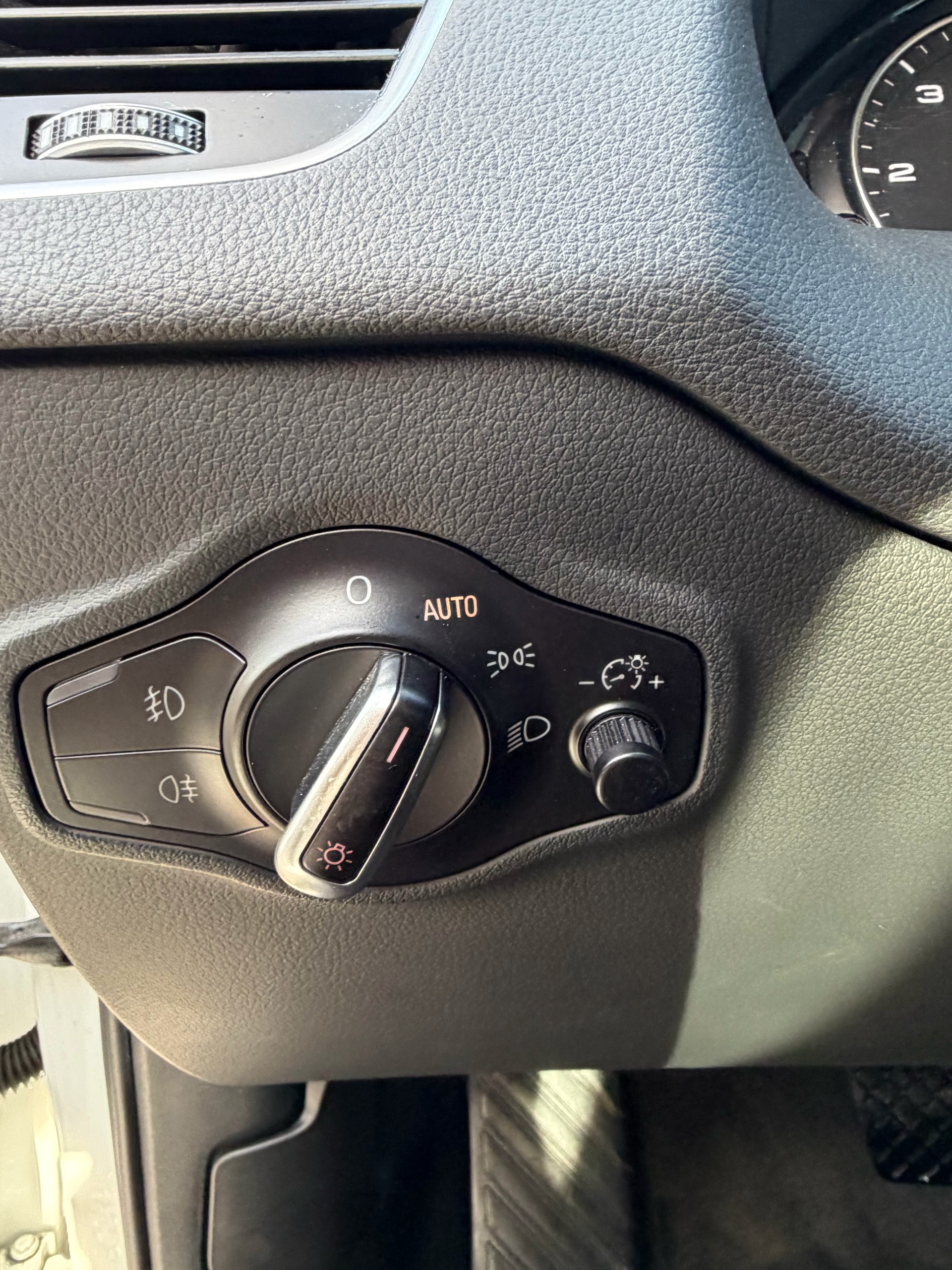 AUDI Q5 2.0 TDI quattro S-tronic-image-17