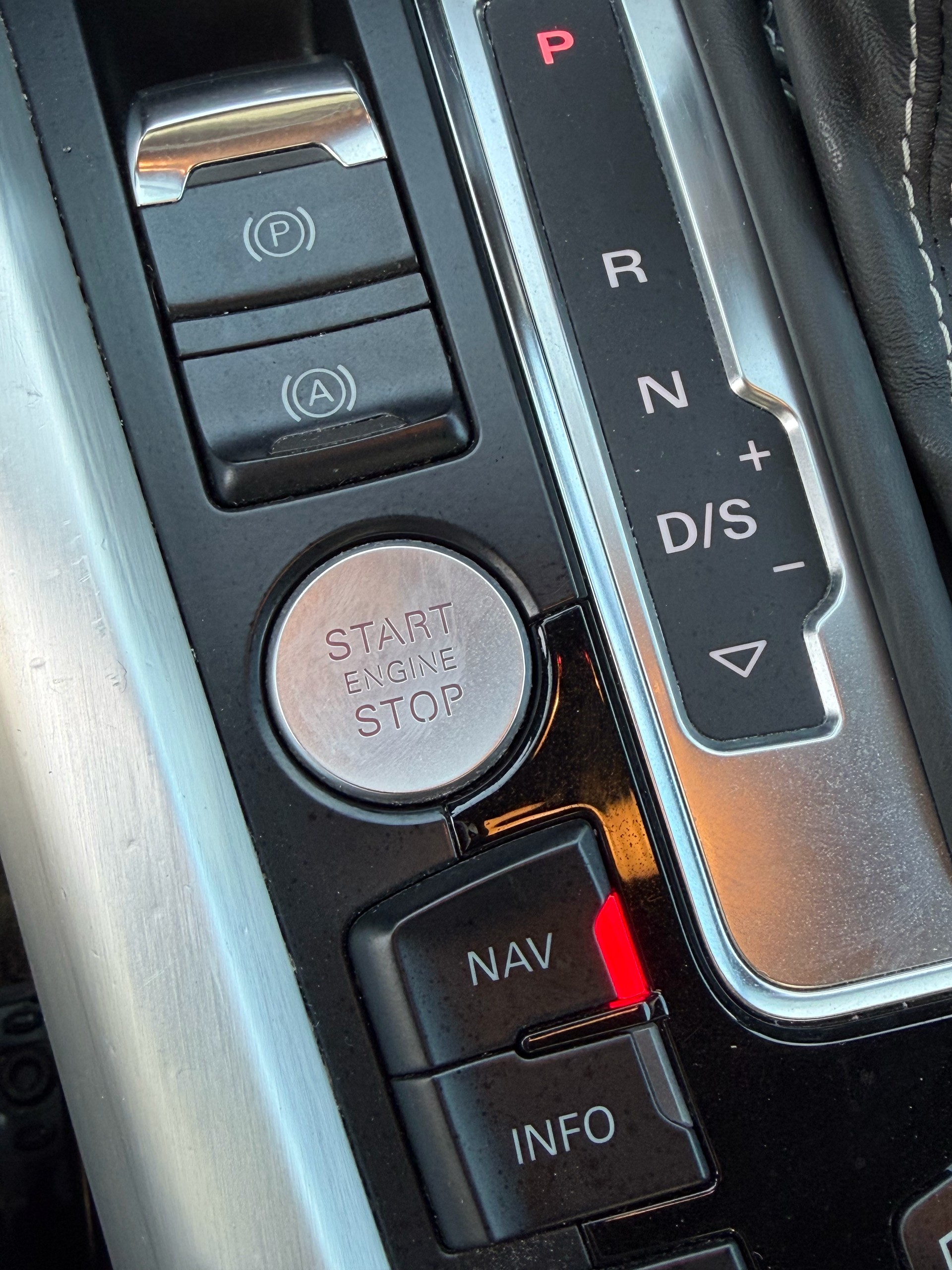 AUDI Q5 2.0 TDI quattro S-tronic-image-23