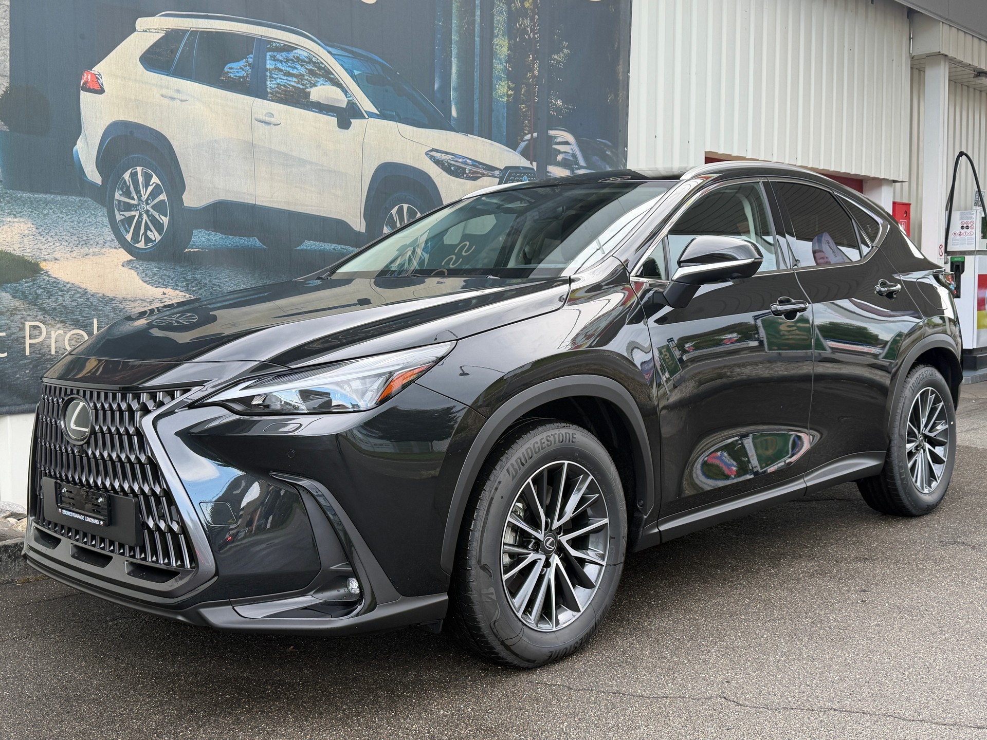 LEXUS NX 450h+ E-FOUR Comfort-showroom-element-1
