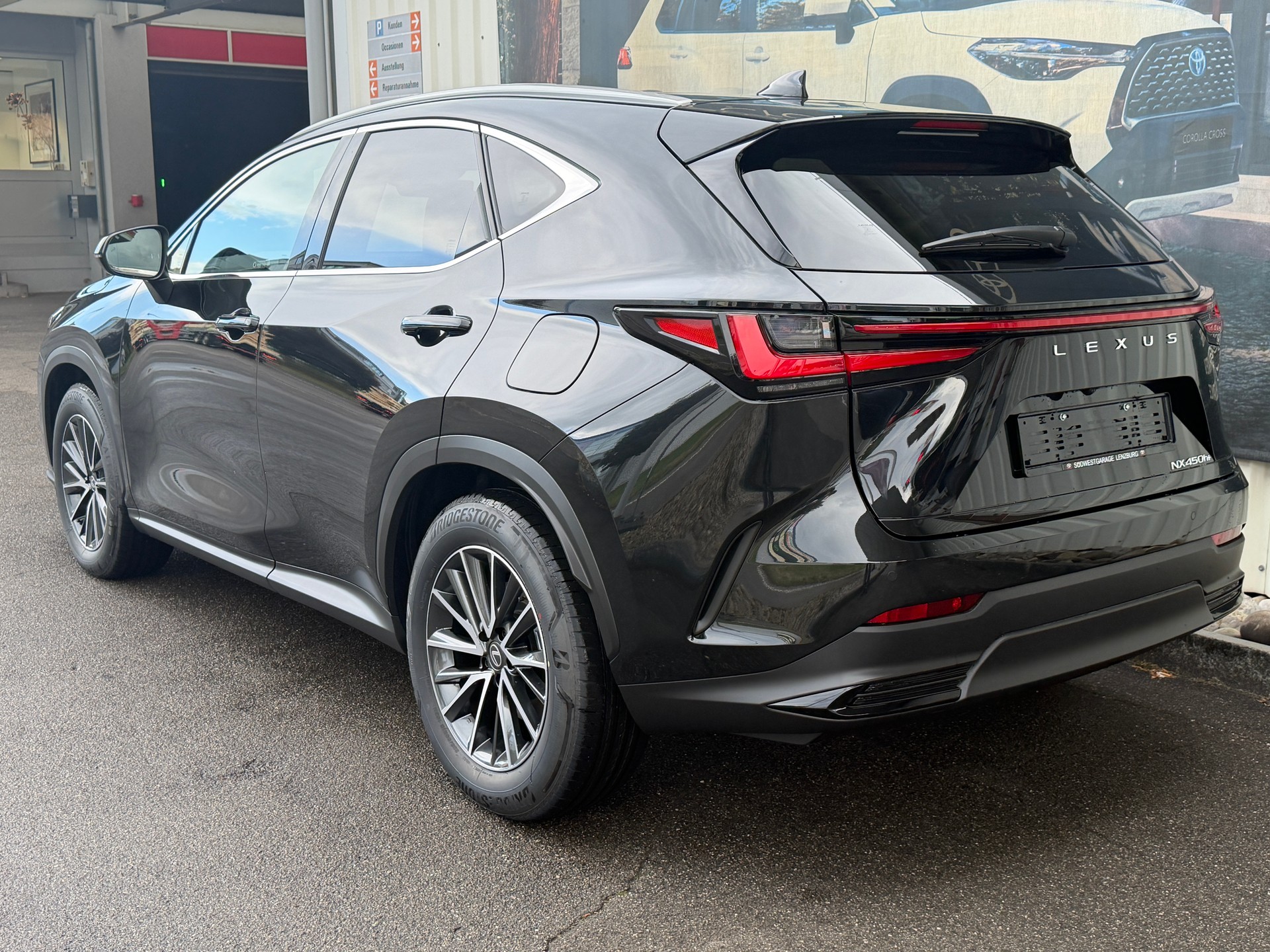 LEXUS NX 450h+ E-FOUR Comfort-image-4