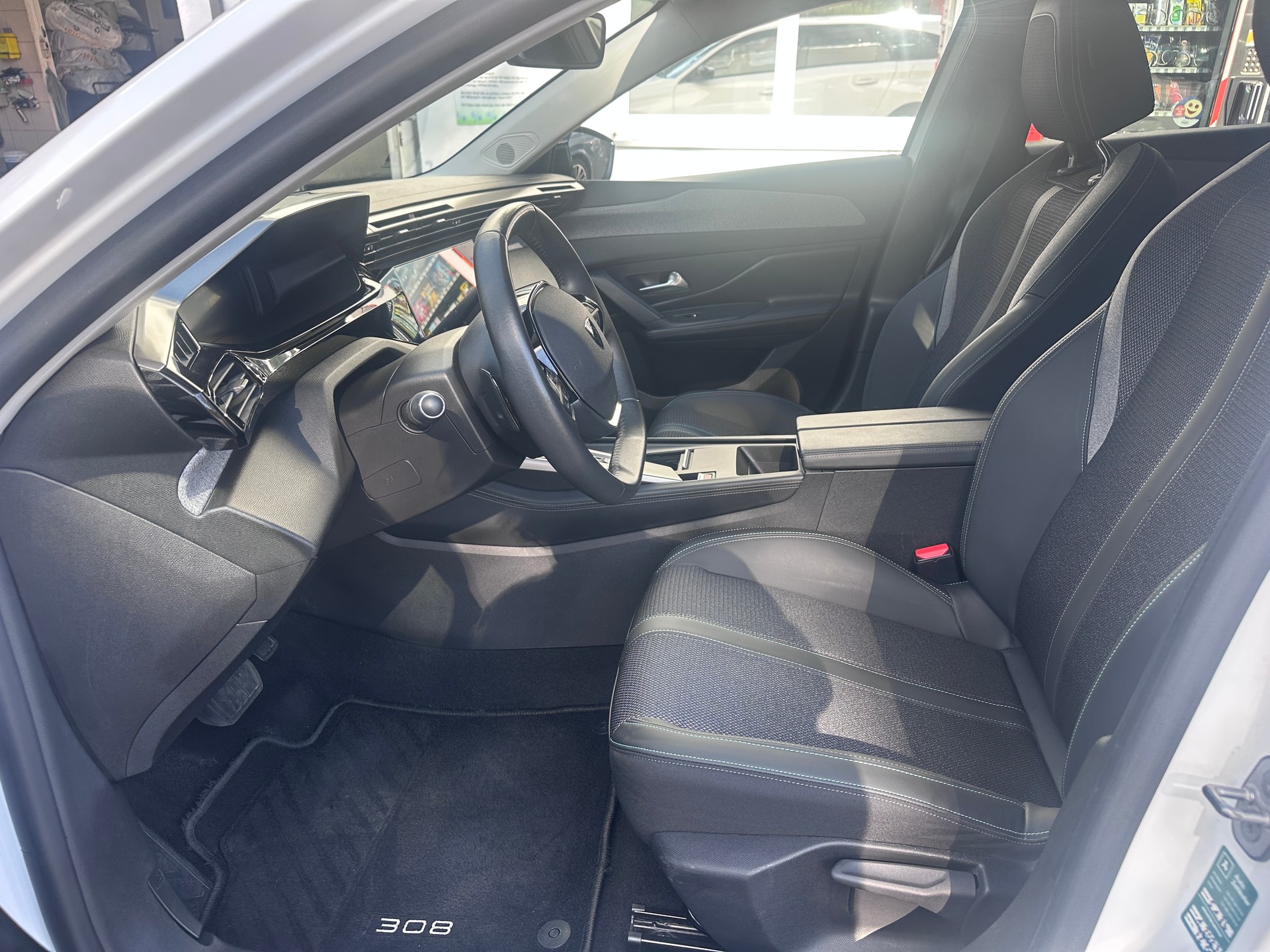 PEUGEOT 308 SW 1.5 BlueHDI Allure EAT8-image-9