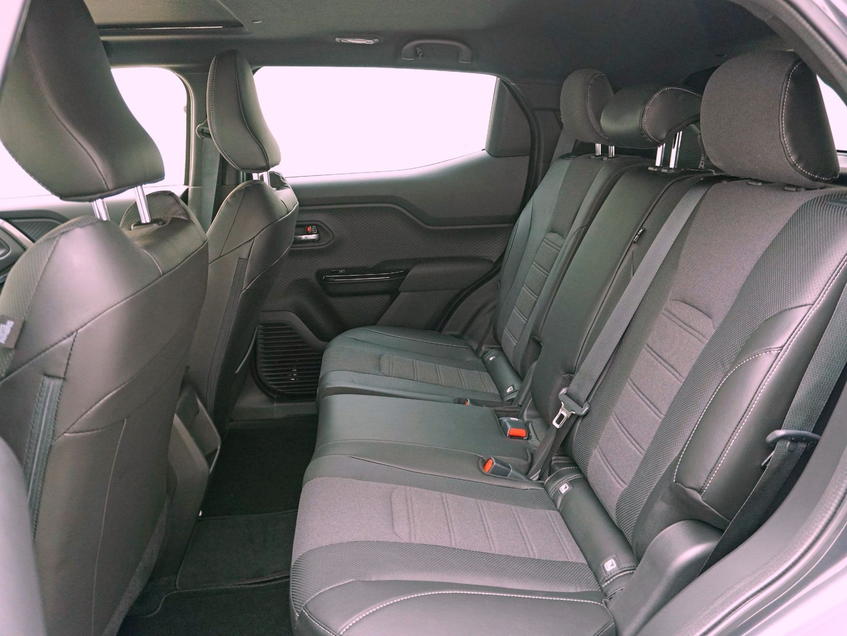 SUZUKI e Vitara Piz Sulai Top 4x4-image-21