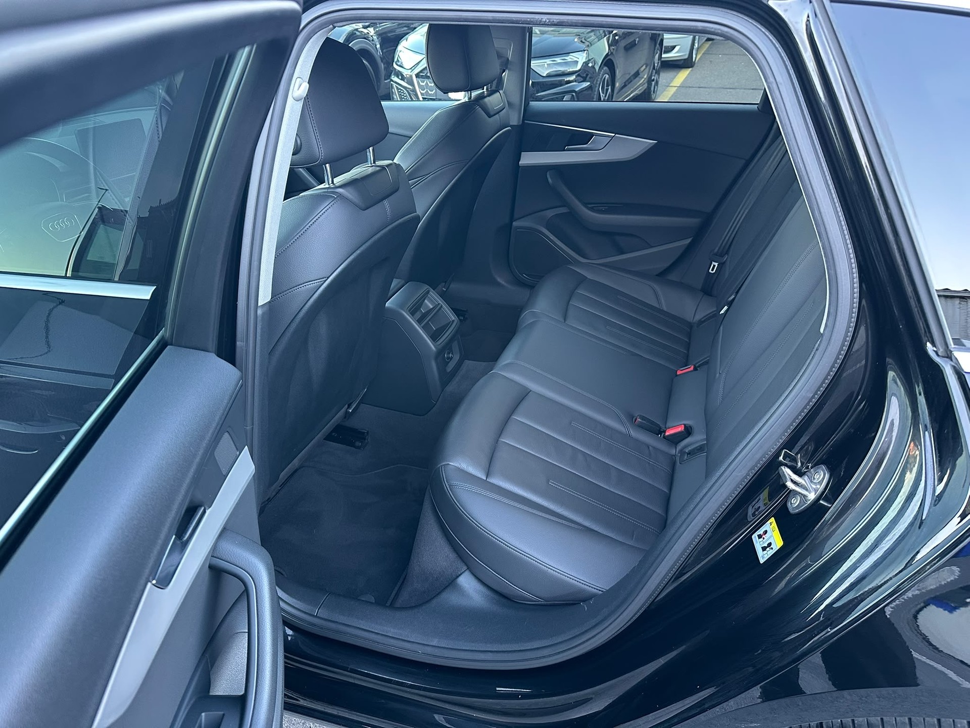 AUDI A4 Avant 35 TDI S-tronic-image-9
