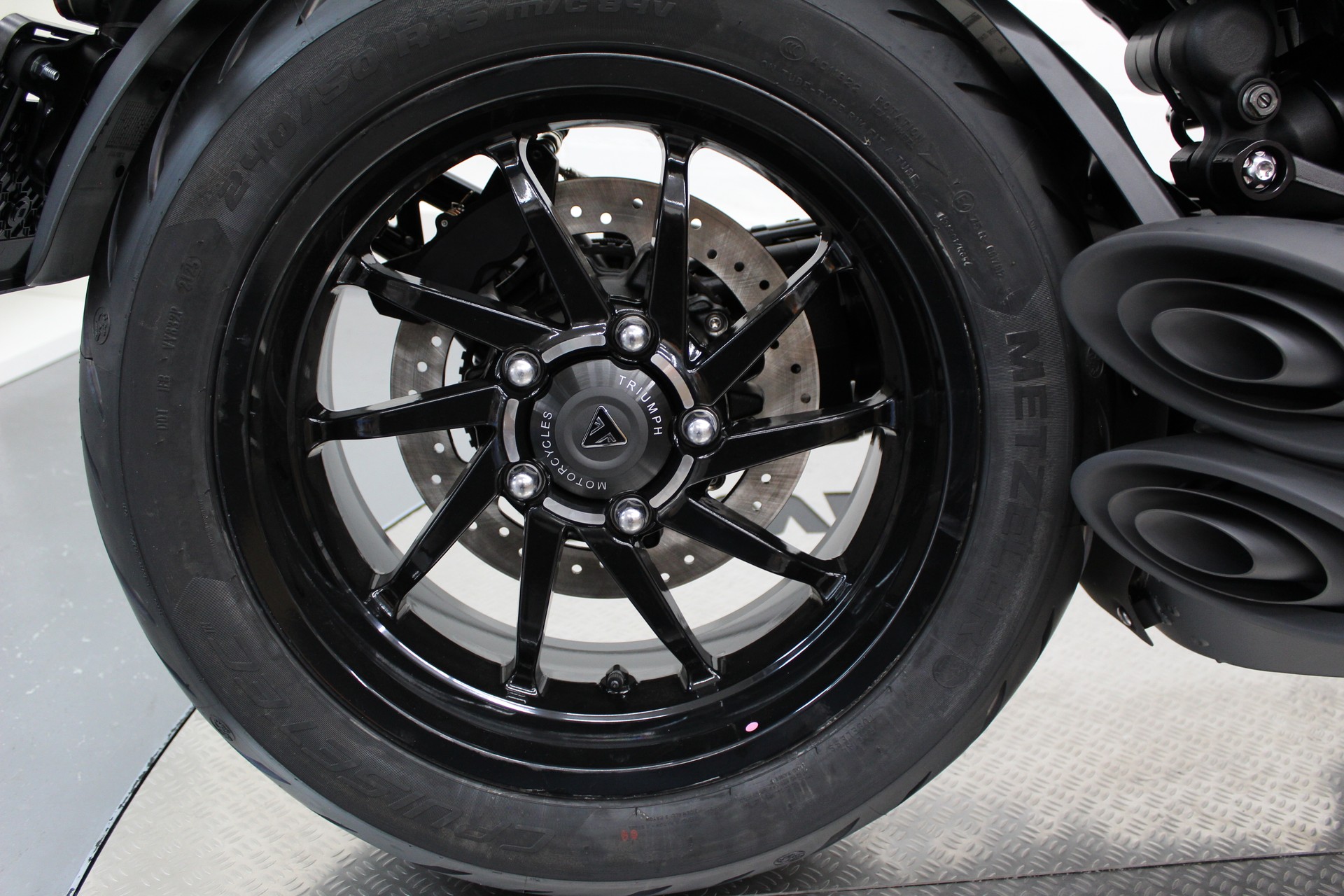 TRIUMPH Storm R-image-8