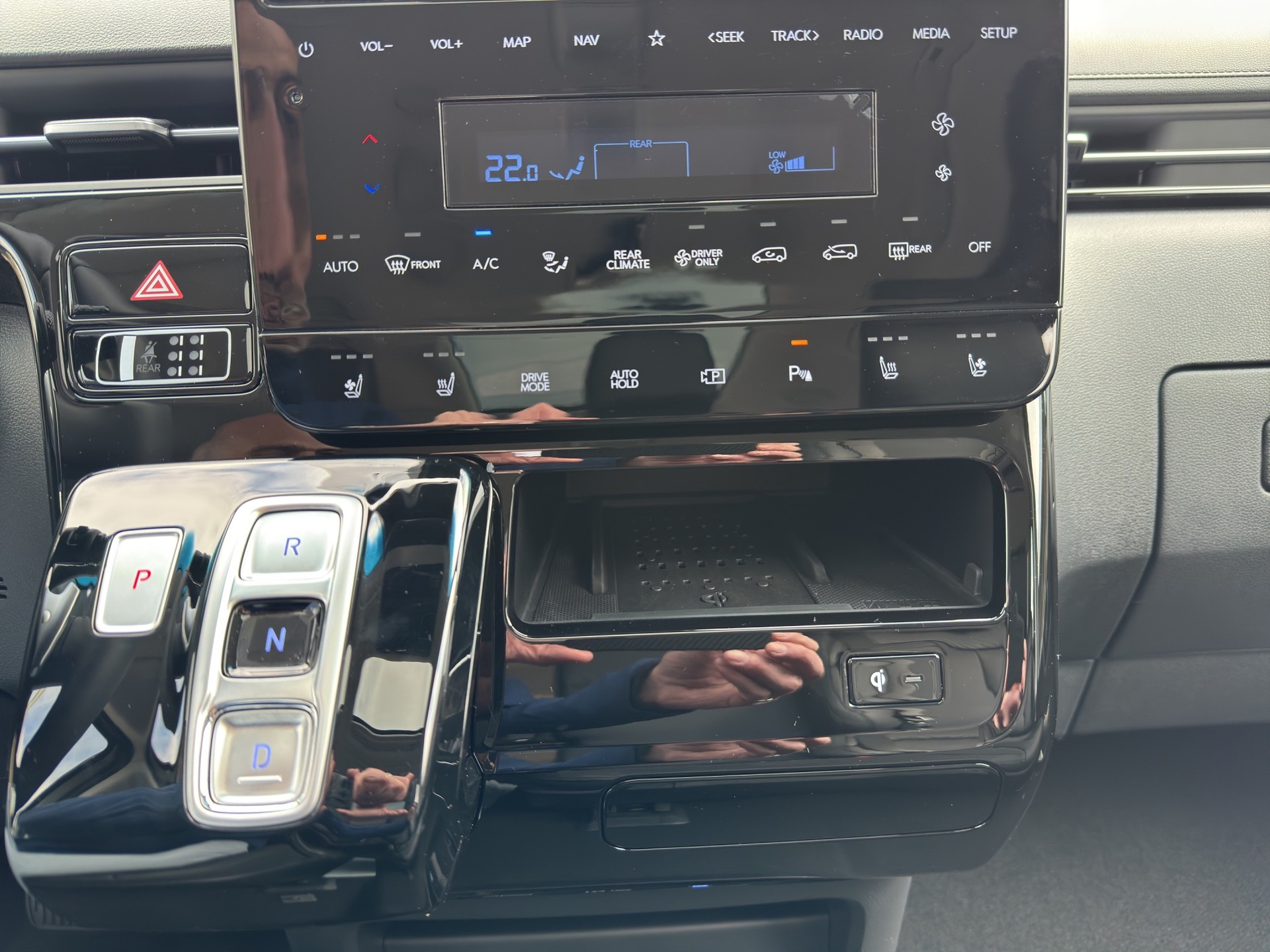 HYUNDAI Staria W. 1.6 HEV Vertex-image-18