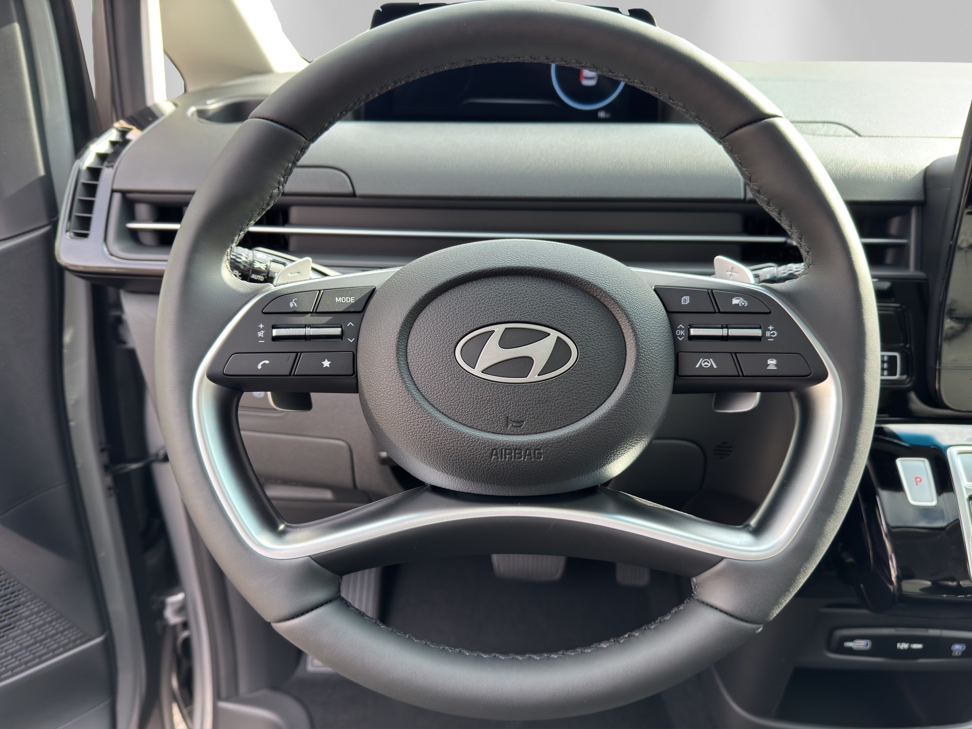 HYUNDAI Staria W. 1.6 HEV Vertex-image-14