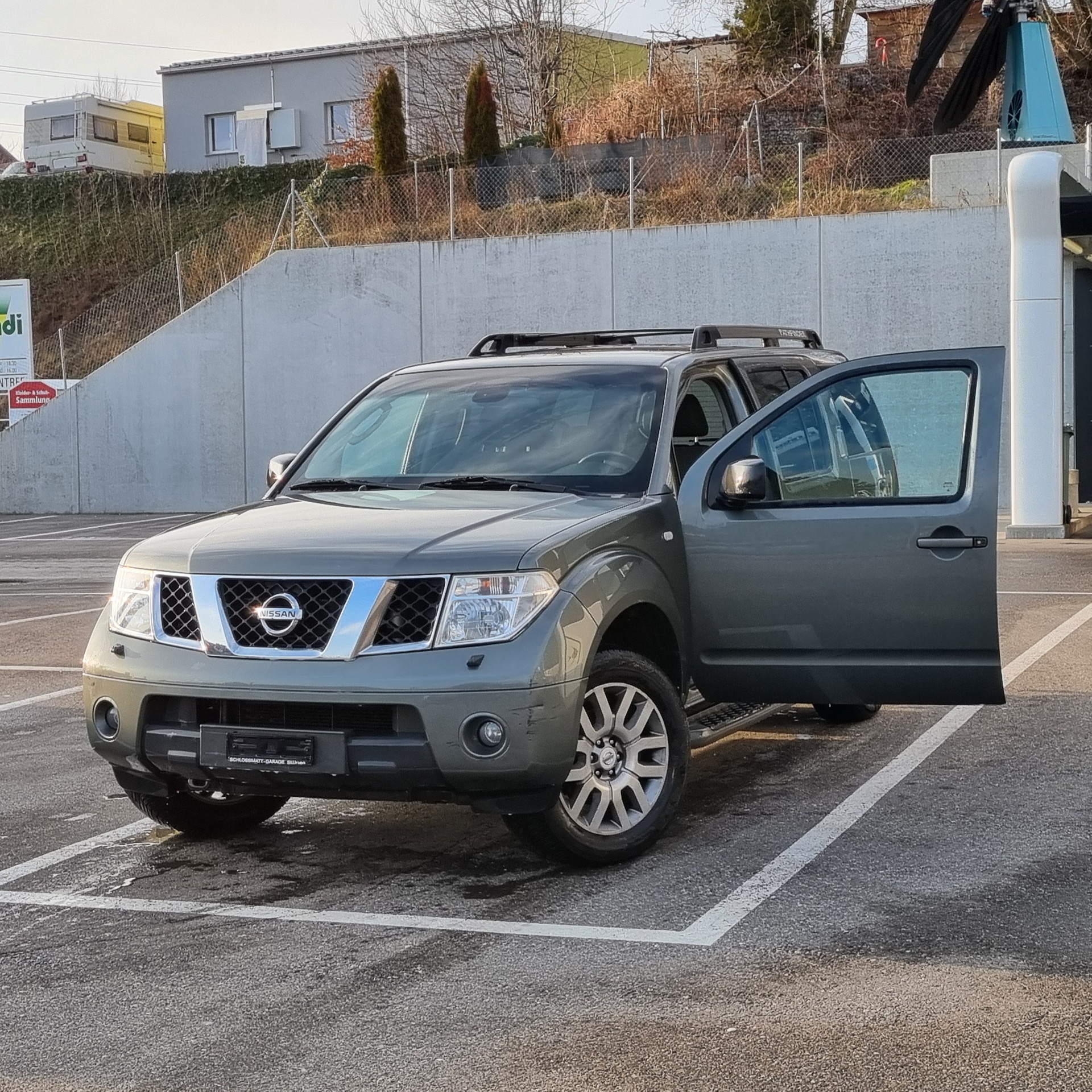 NISSAN Pathfinder 2.5 dCi LE-image-0