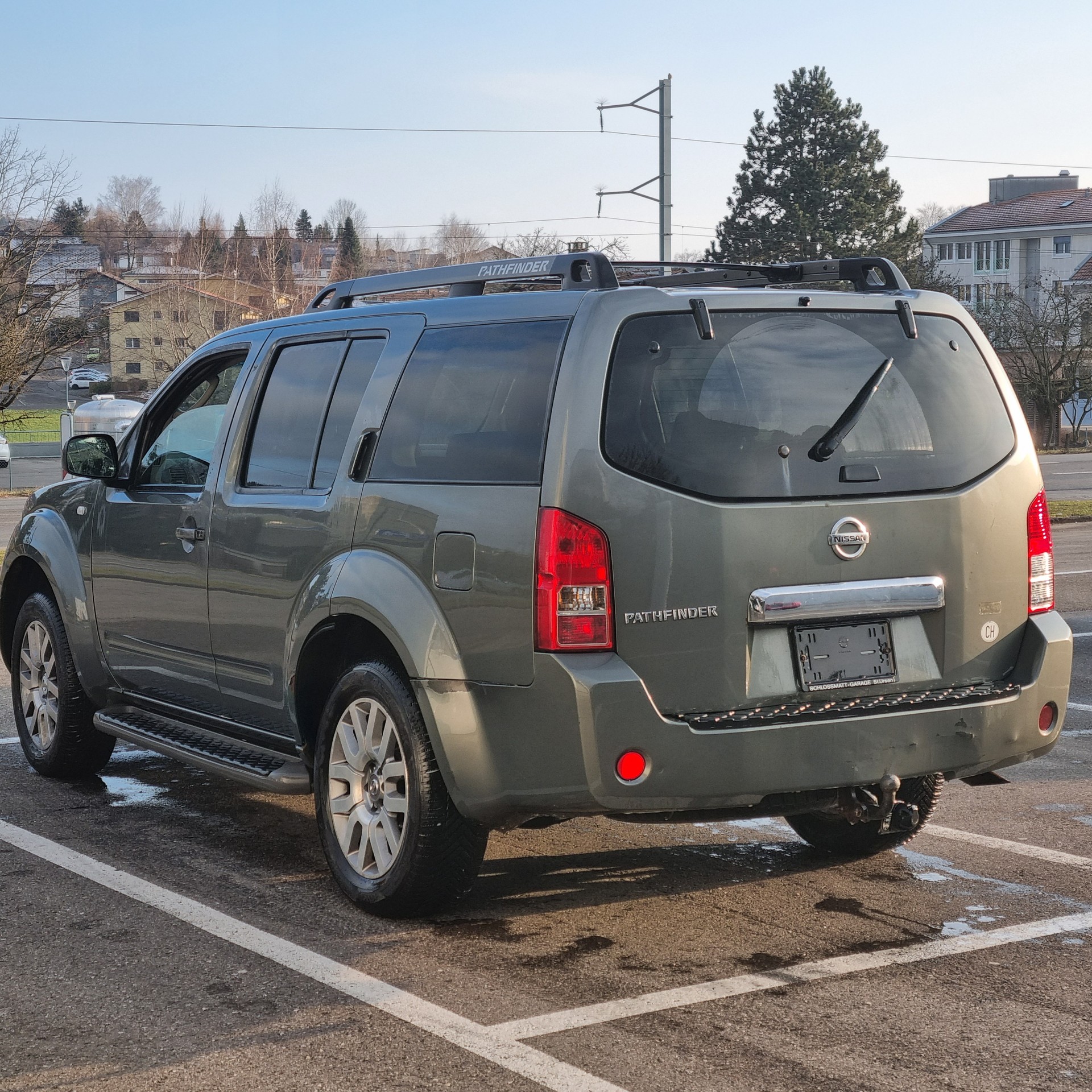 NISSAN Pathfinder 2.5 dCi LE-image-1