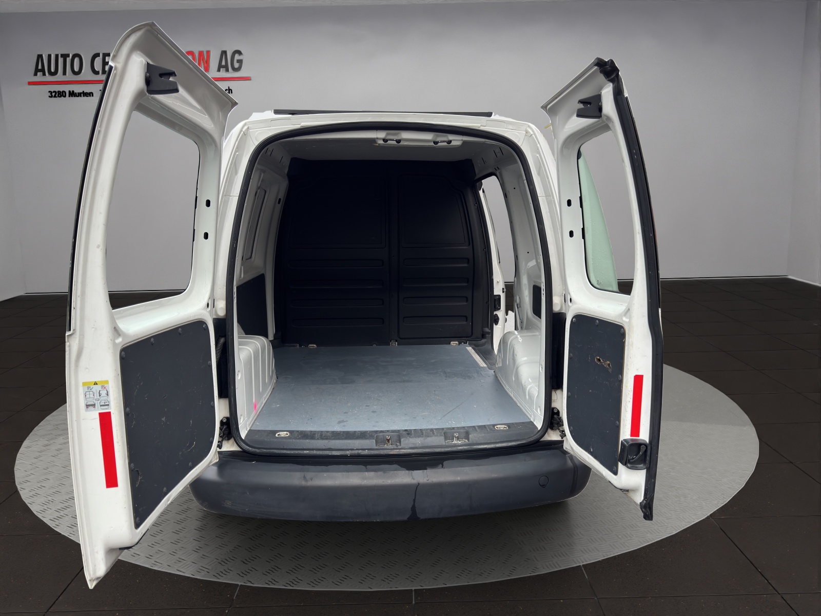 VW Caddy 1.6 TDI BlueMotion Technology-image-17