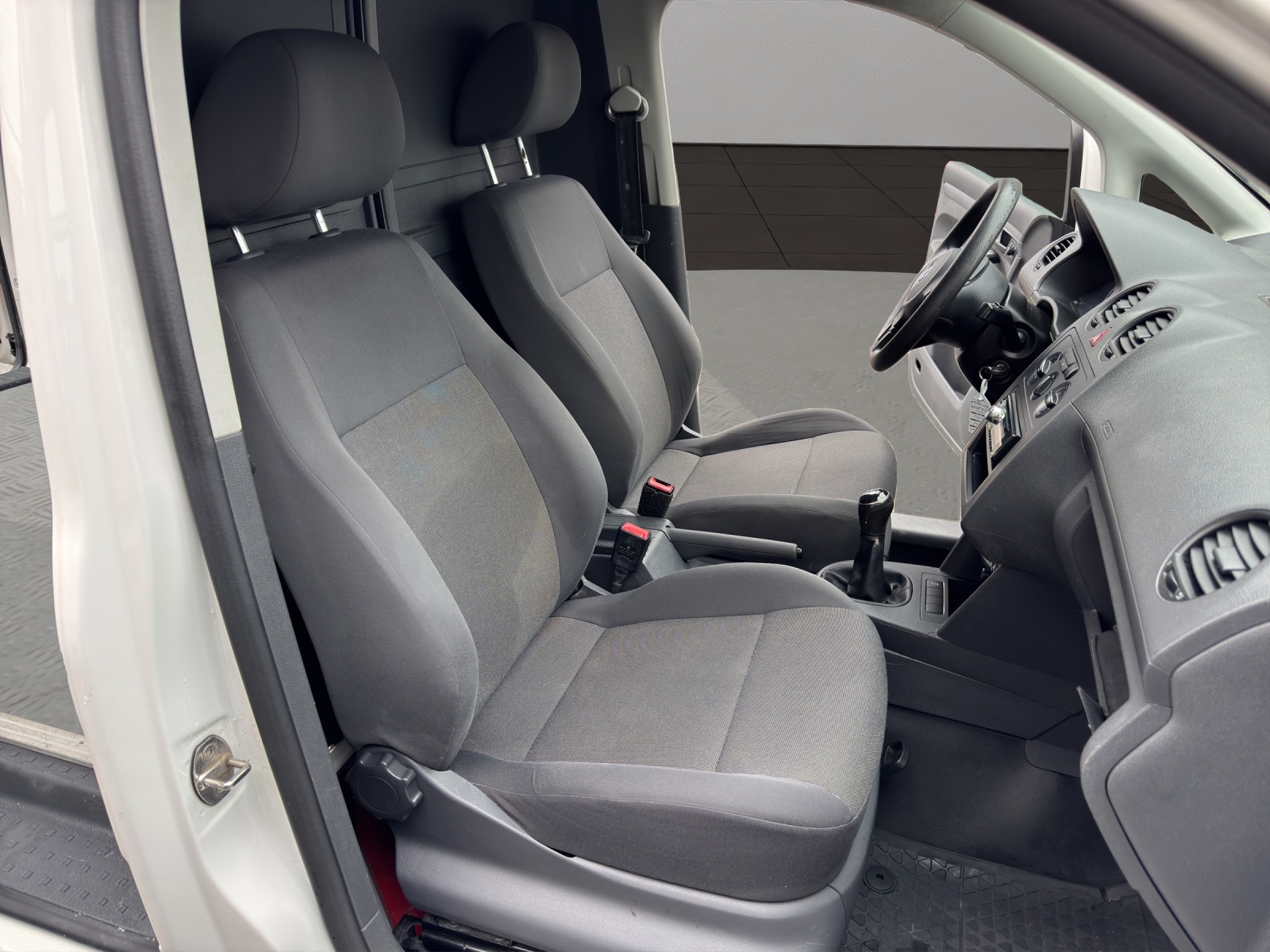 VW Caddy 1.6 TDI BlueMotion Technology-image-16