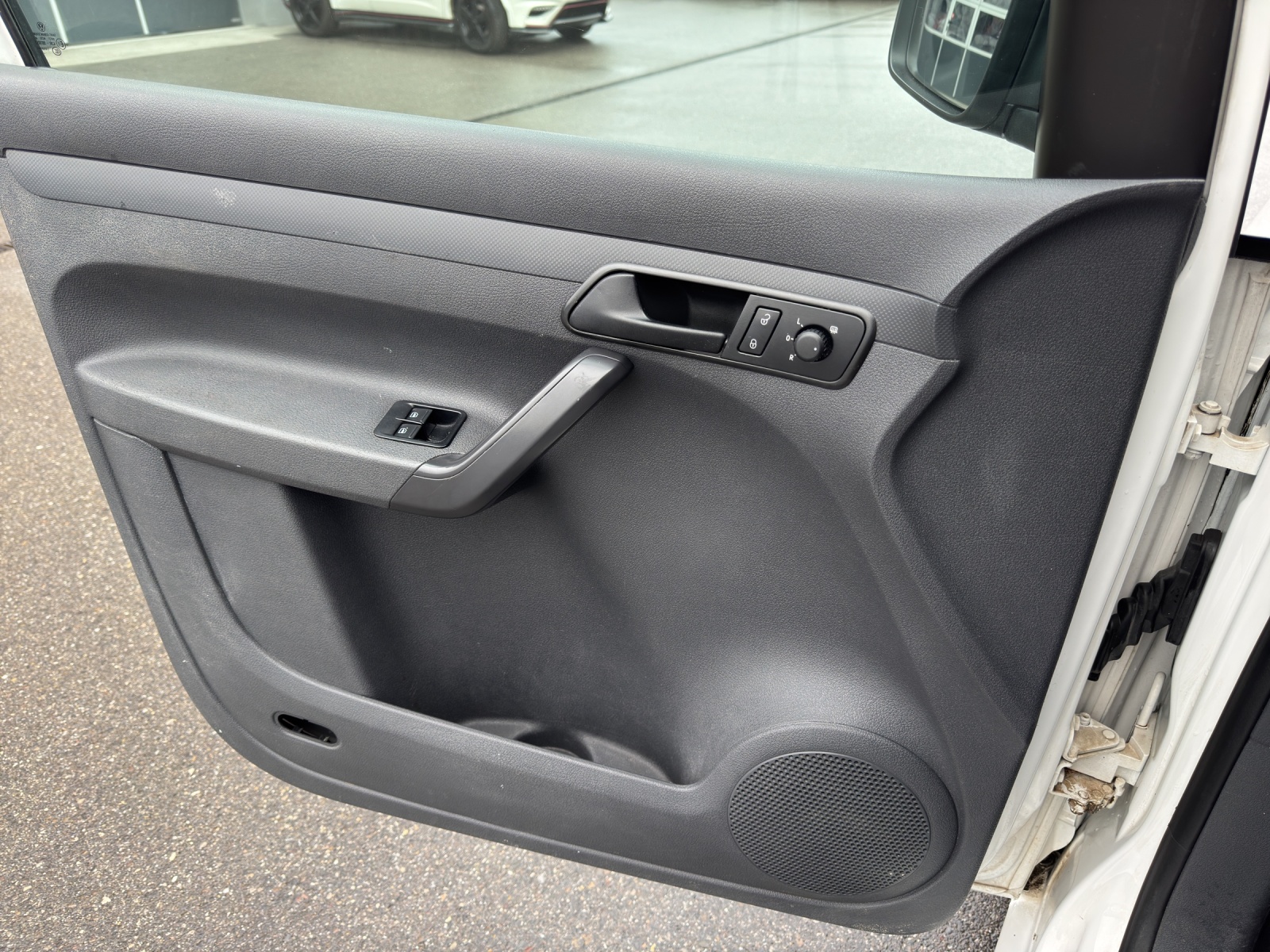 VW Caddy 1.6 TDI BlueMotion Technology-image-11