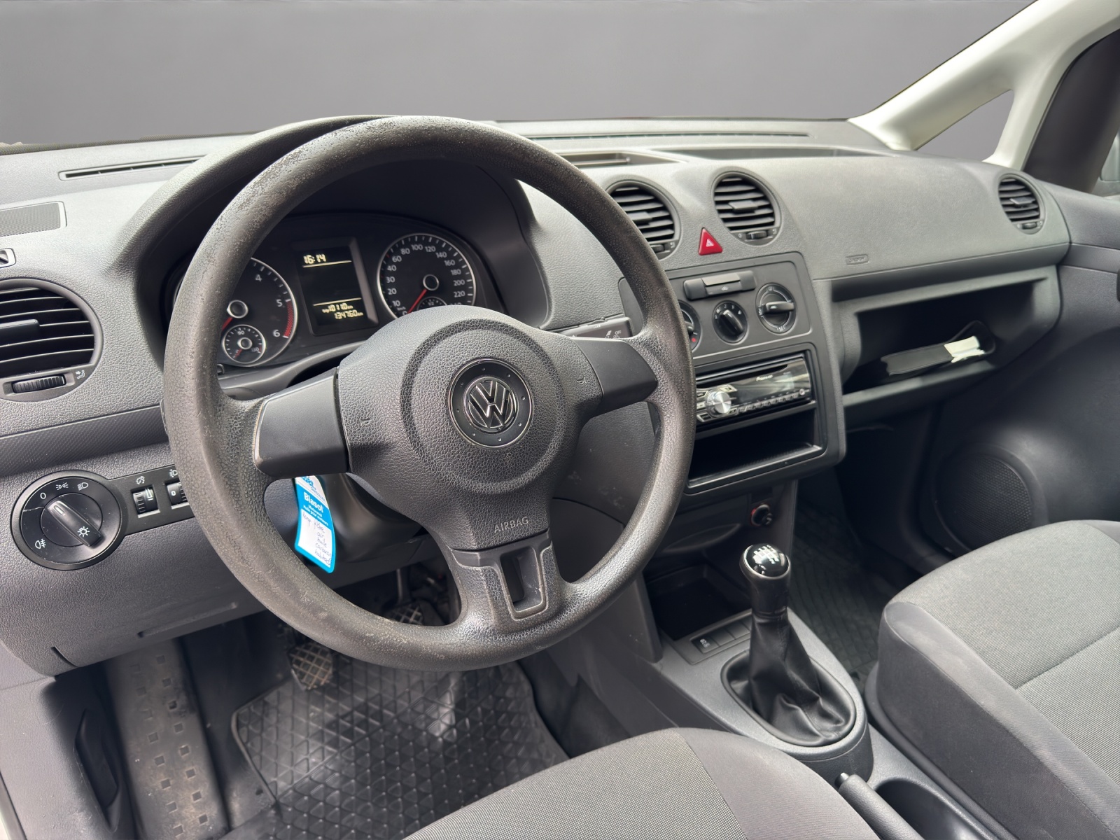VW Caddy 1.6 TDI BlueMotion Technology-image-9