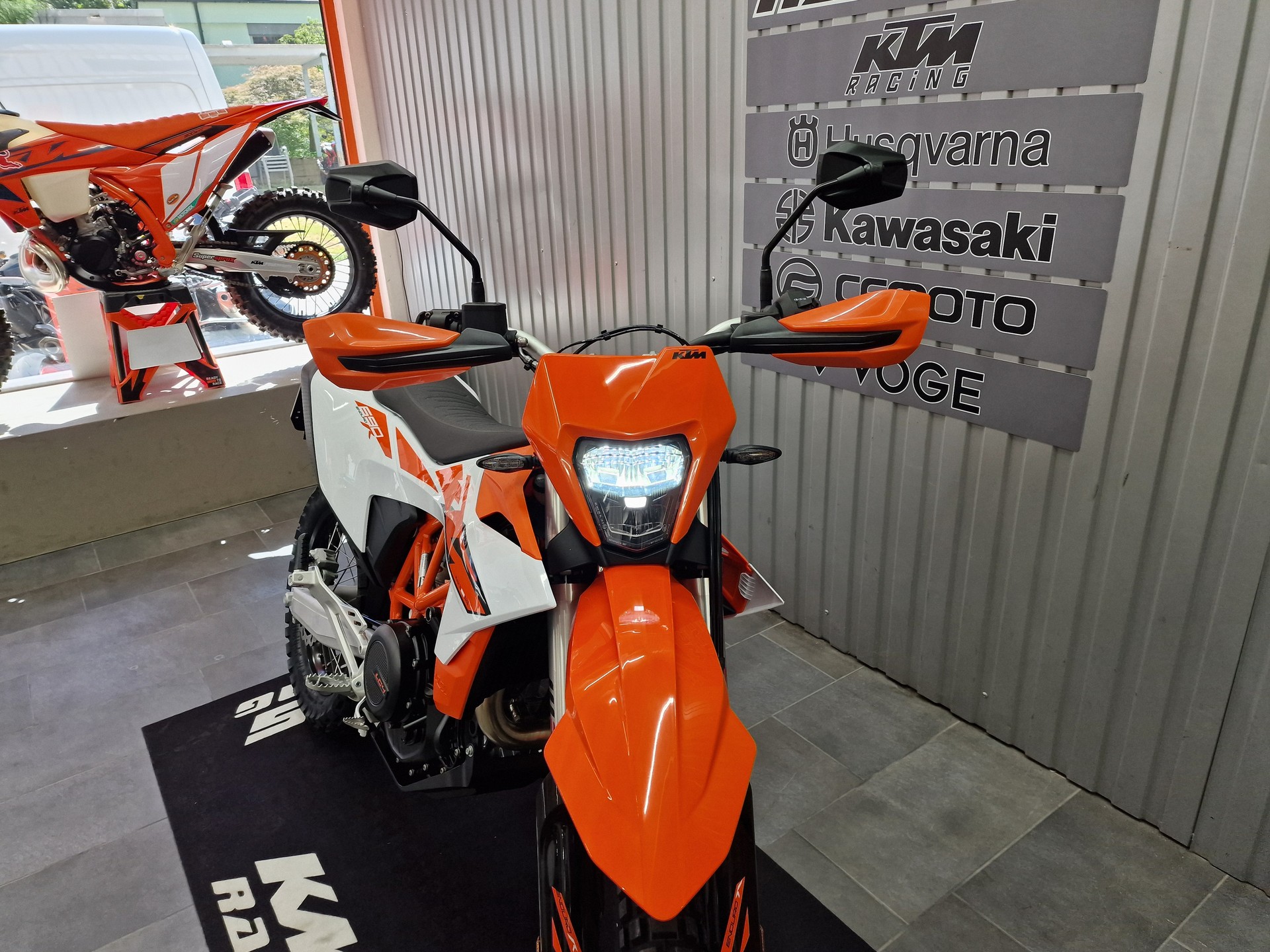 KTM 690 Enduro R-image-11