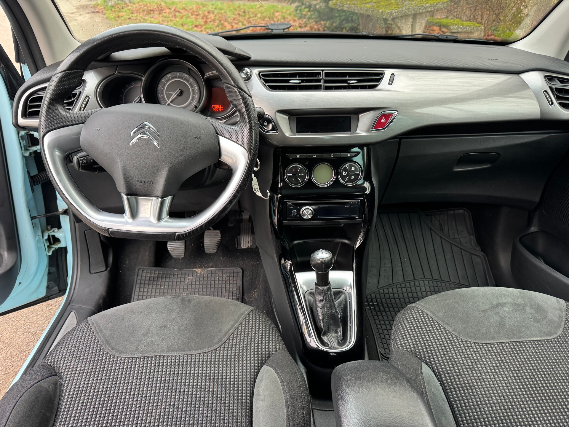 CITROEN C3 1.6i 16V Exclusive-image-8