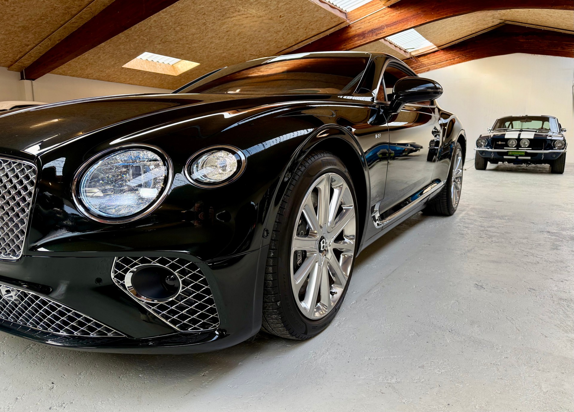 BENTLEY Continental GT 4.0 V8-image-4