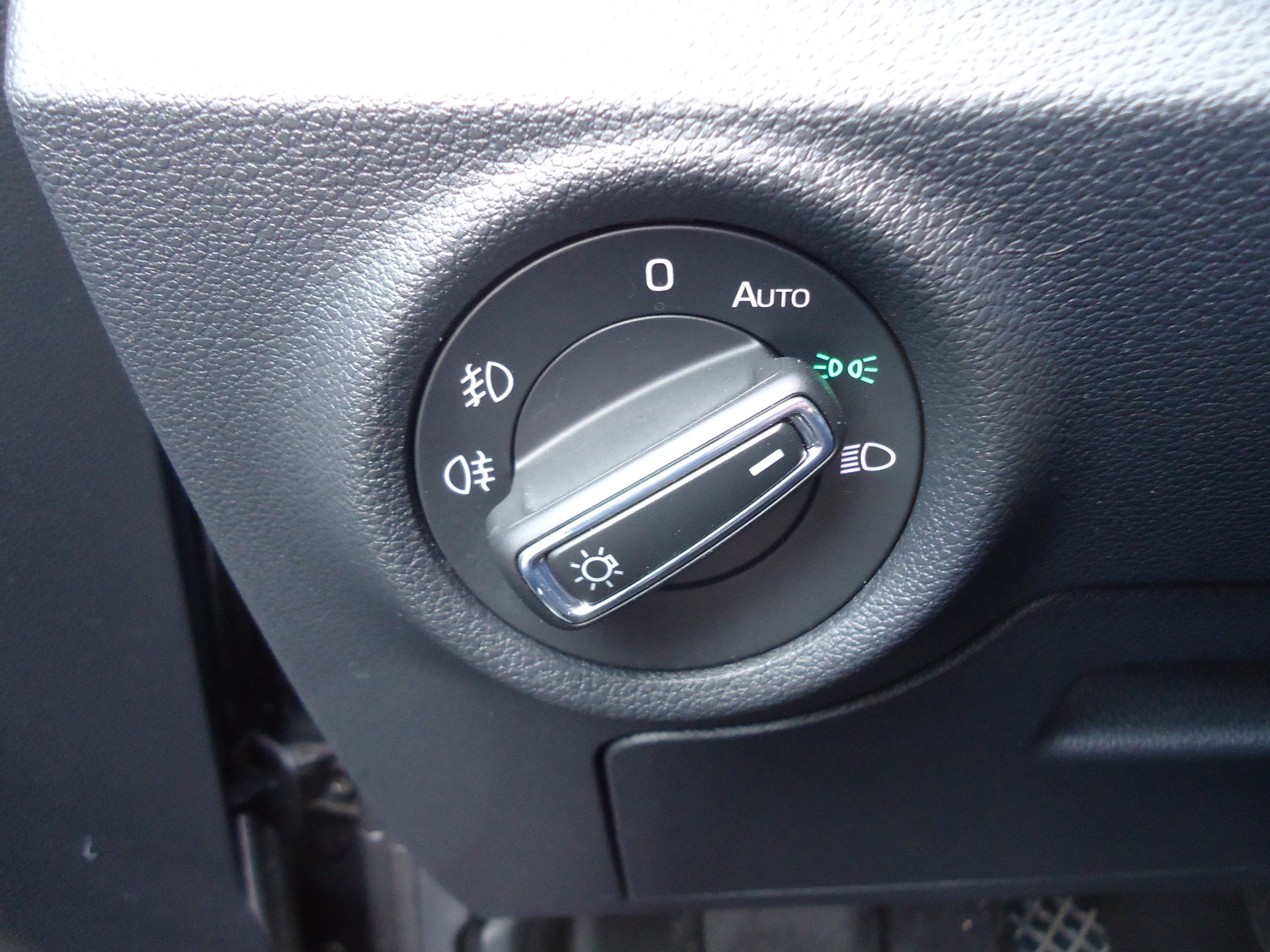 SKODA Kamiq 1.0 TSI Clever-image-8