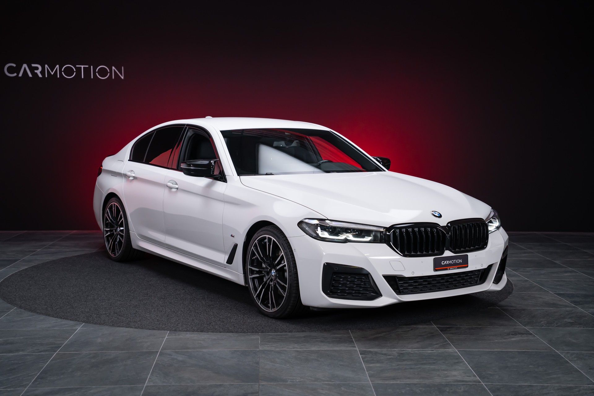 BMW 530i xDrive SAG M-Sport / Alcantara Sitze / Rückfahrkamera / El.Sitze / Ambientebeleuchtung-showroom-element-3