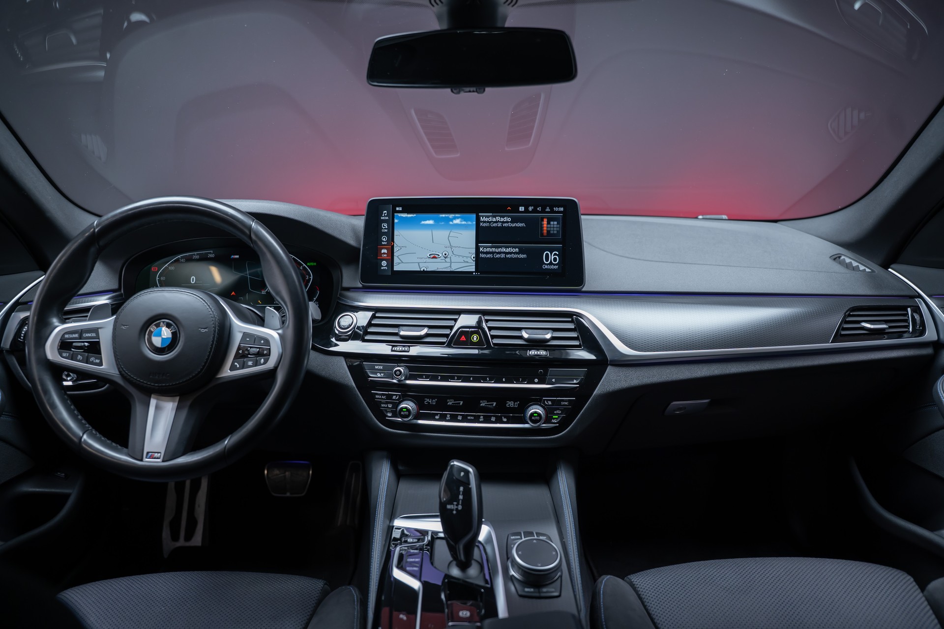 BMW 530i xDrive SAG M-Sport / Alcantara Sitze / Rückfahrkamera / El.Sitze / Ambientebeleuchtung-image-24