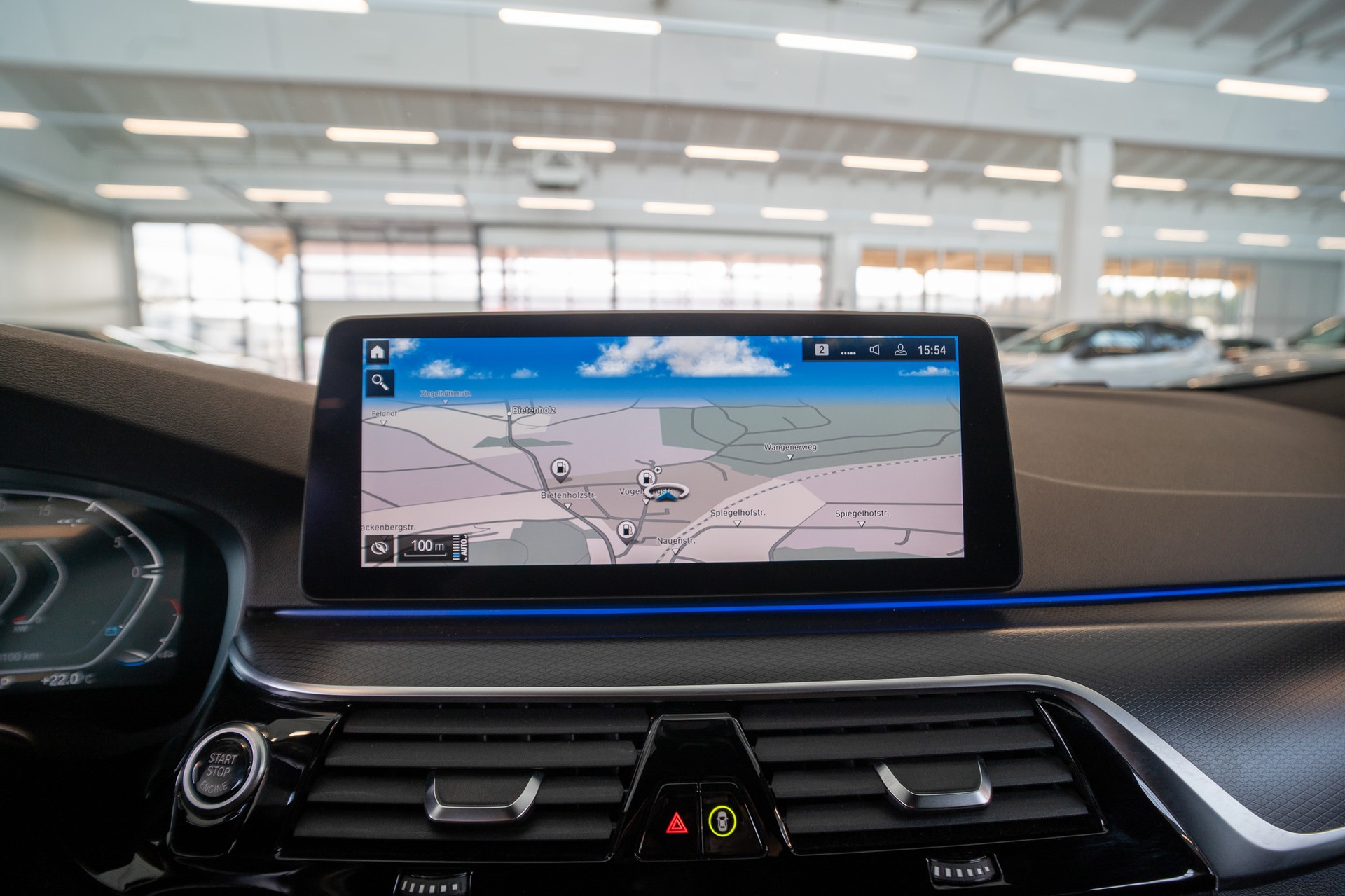 BMW 530i xDrive SAG M-Sport / Rückfahrkamera / El.Sitze / Ambientebeleuchtung-image-17