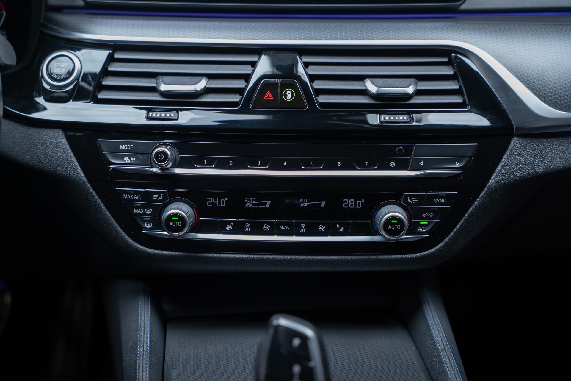 BMW 530i xDrive SAG M-Sport / Alcantara Sitze / Rückfahrkamera / El.Sitze / Ambientebeleuchtung-image-26