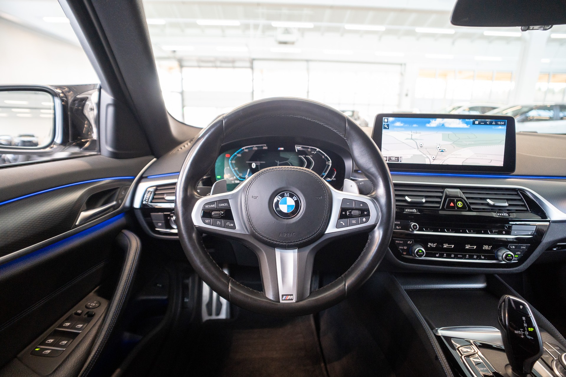 BMW 530i xDrive SAG M-Sport / Rückfahrkamera / El.Sitze / Ambientebeleuchtung-image-15