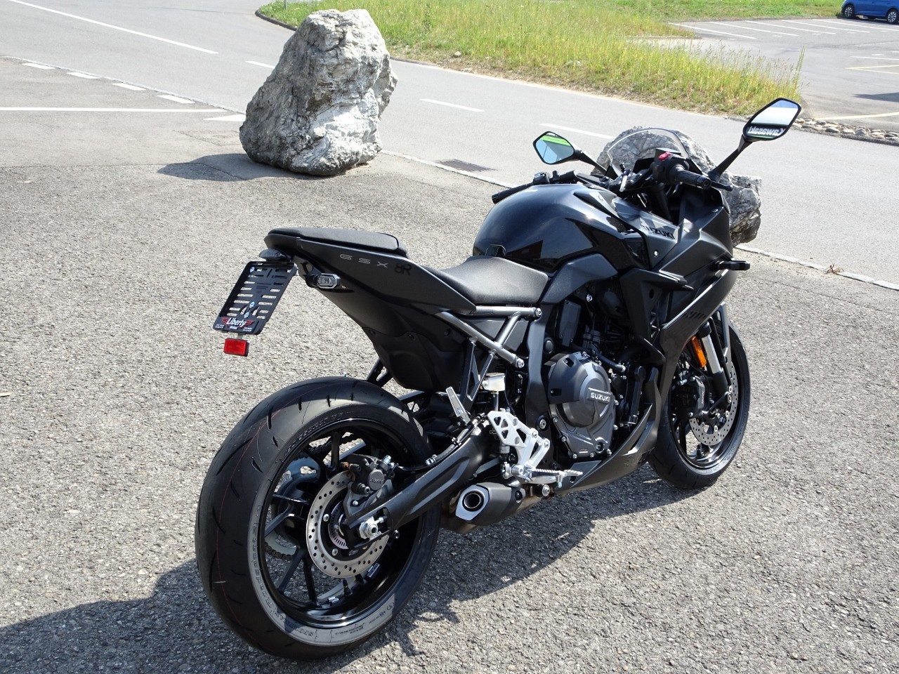 SUZUKI GSX 8 R-image-4