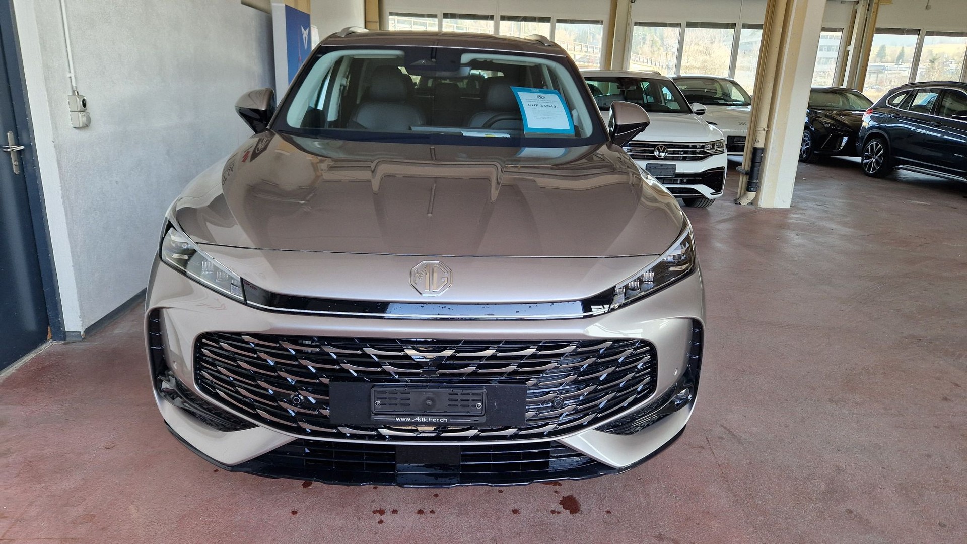 MG HS 1.5 T HEV Luxury-image-1