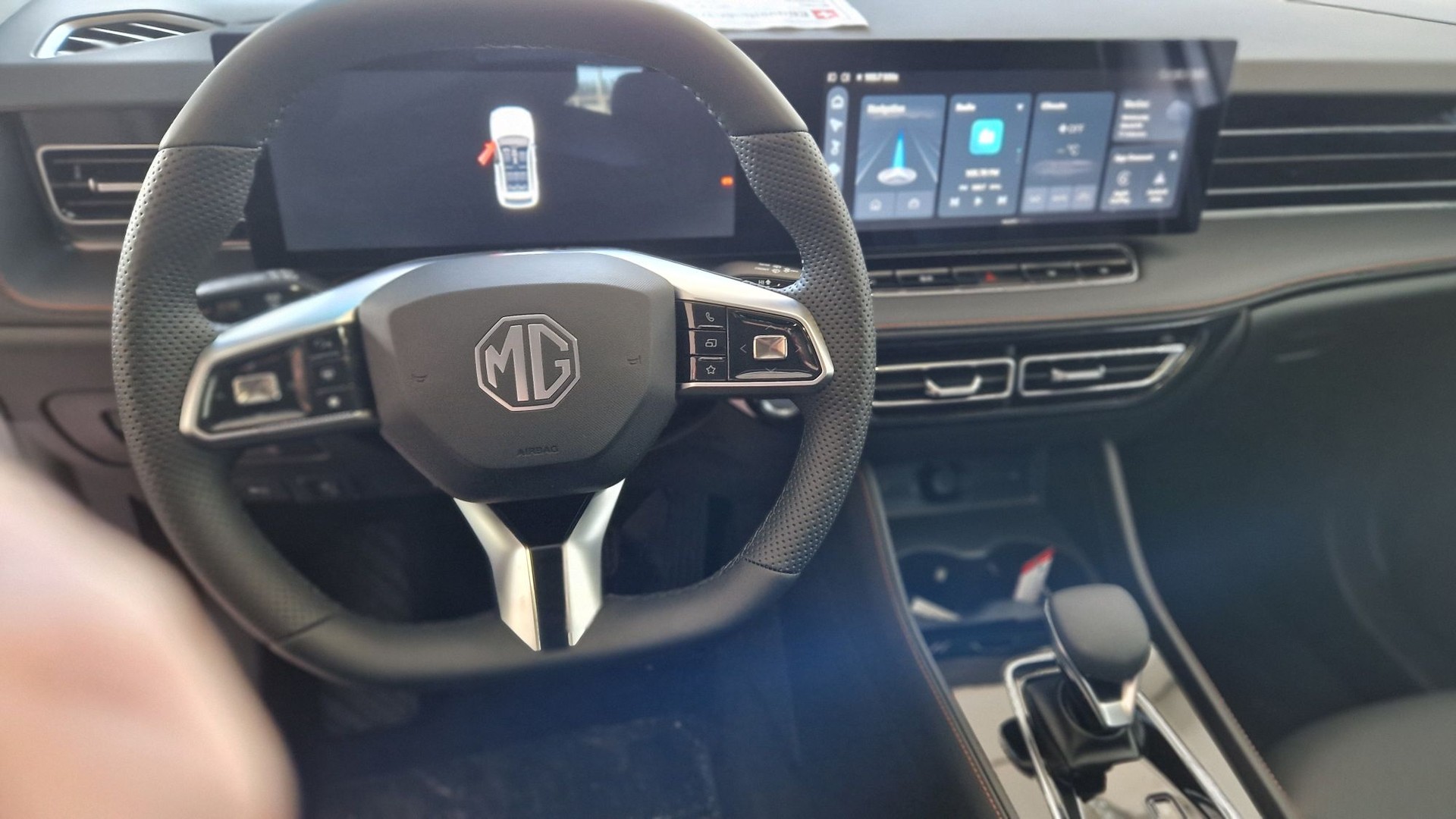 MG HS 1.5 T HEV Luxury-image-7