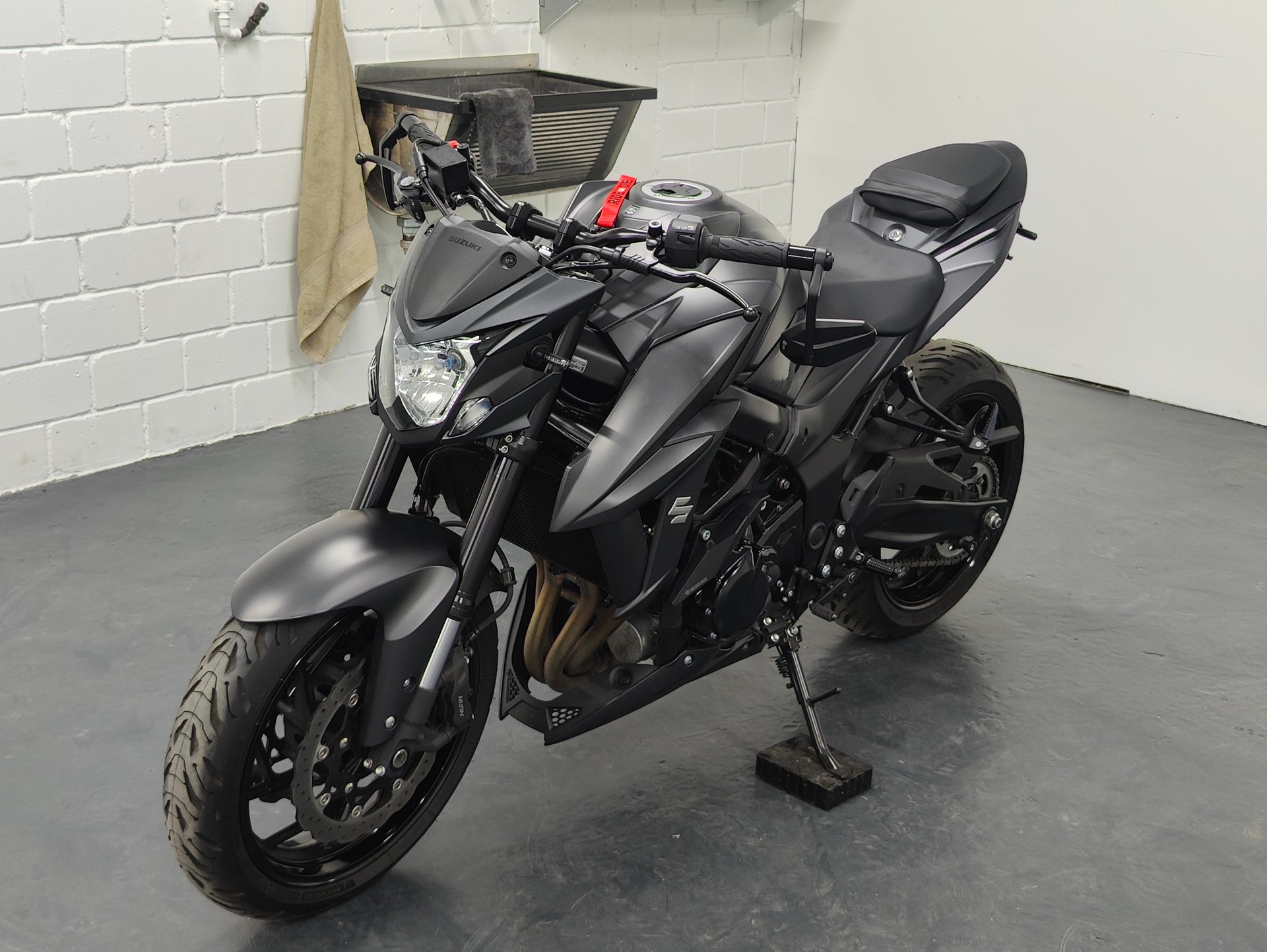 SUZUKI GSX-S 750 ABS-image-1