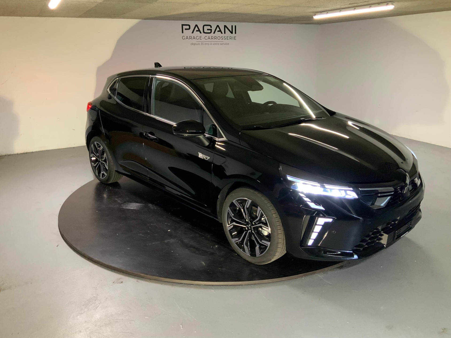 MITSUBISHI Colt 1.6 HEV Intense-showroom-element-1