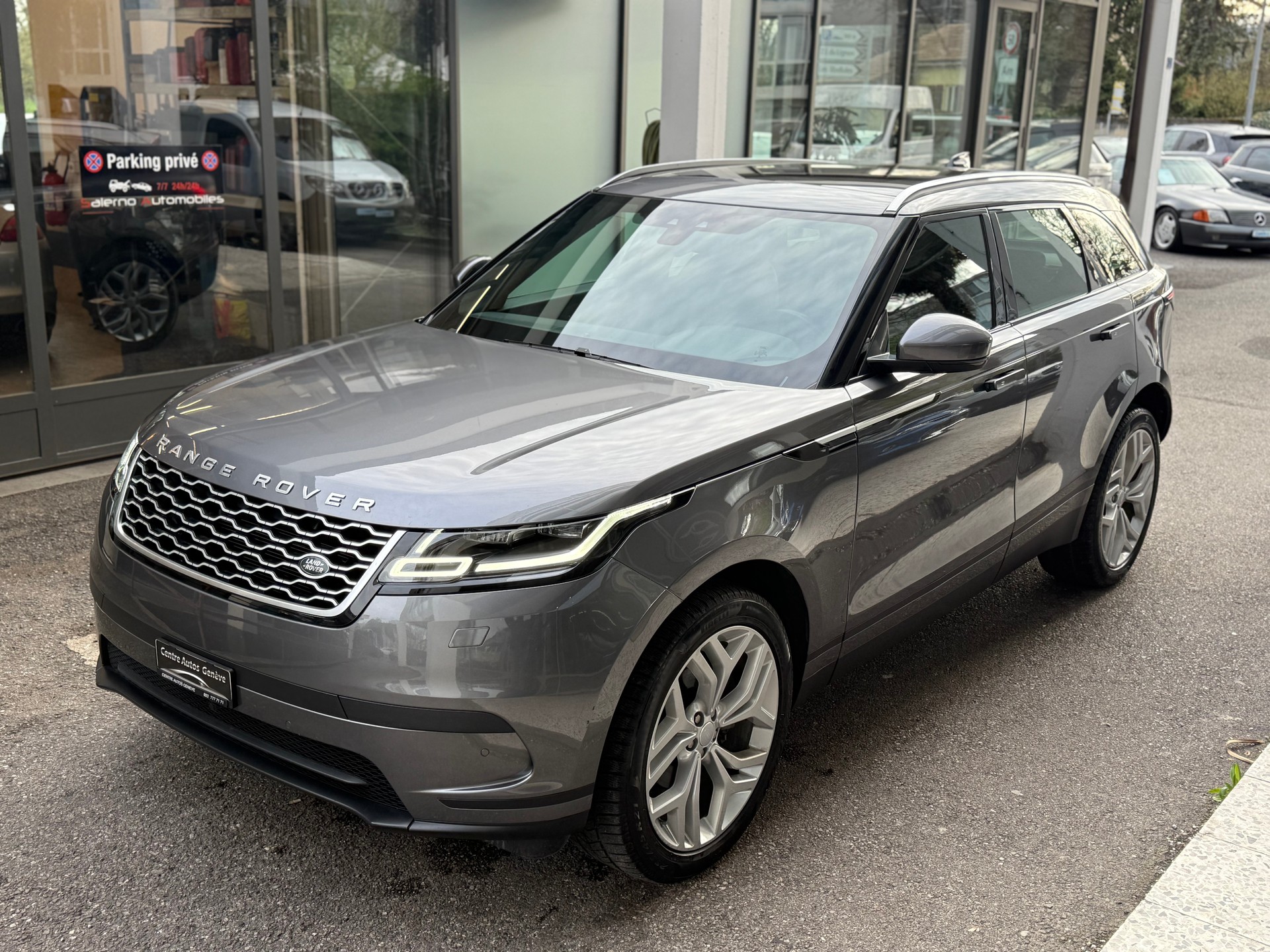 LAND ROVER Range Rover Velar R-Dynamic P 250 SE Automatic-image-2