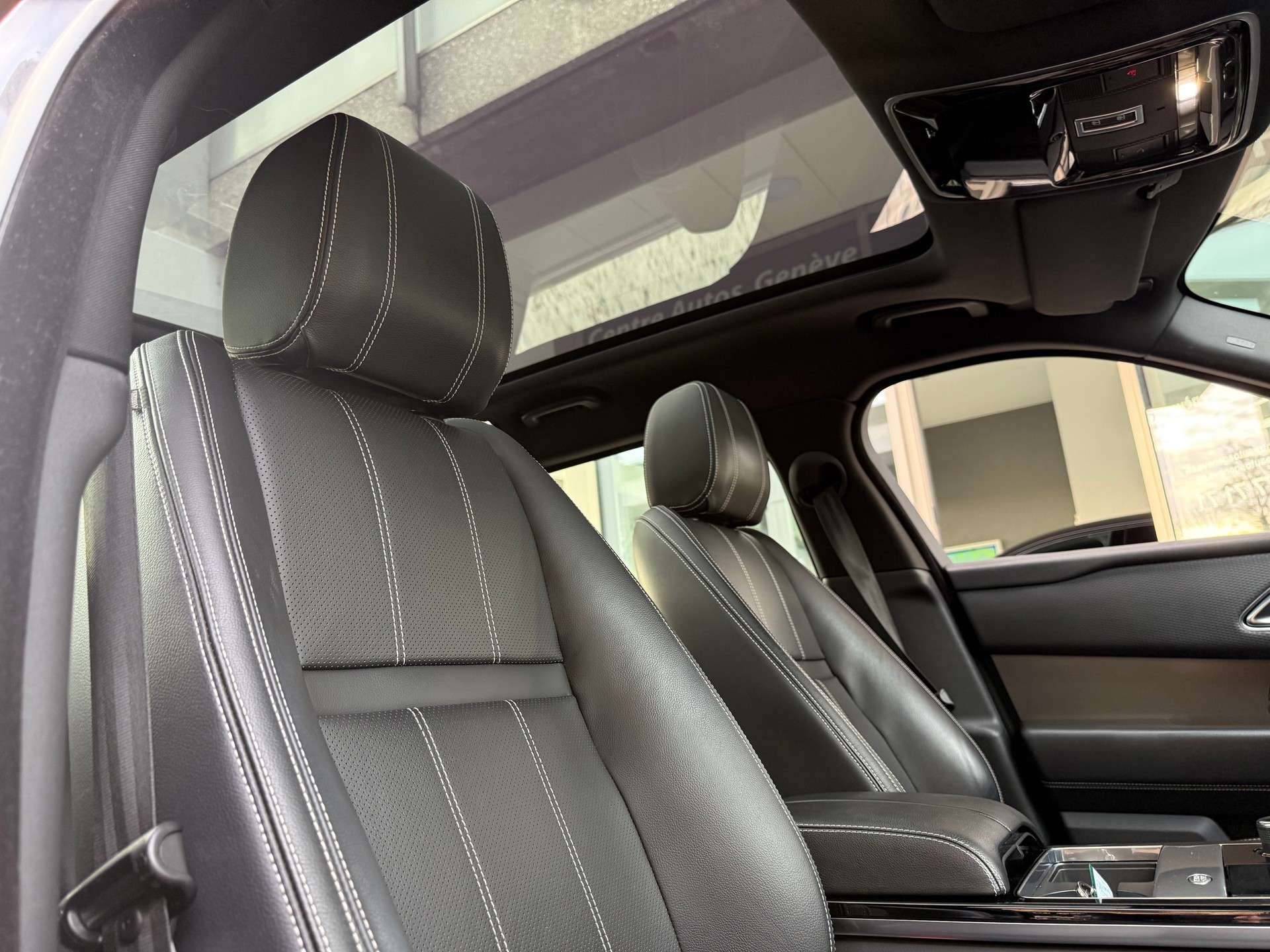 LAND ROVER Range Rover Velar R-Dynamic P 250 SE Automatic-image-6