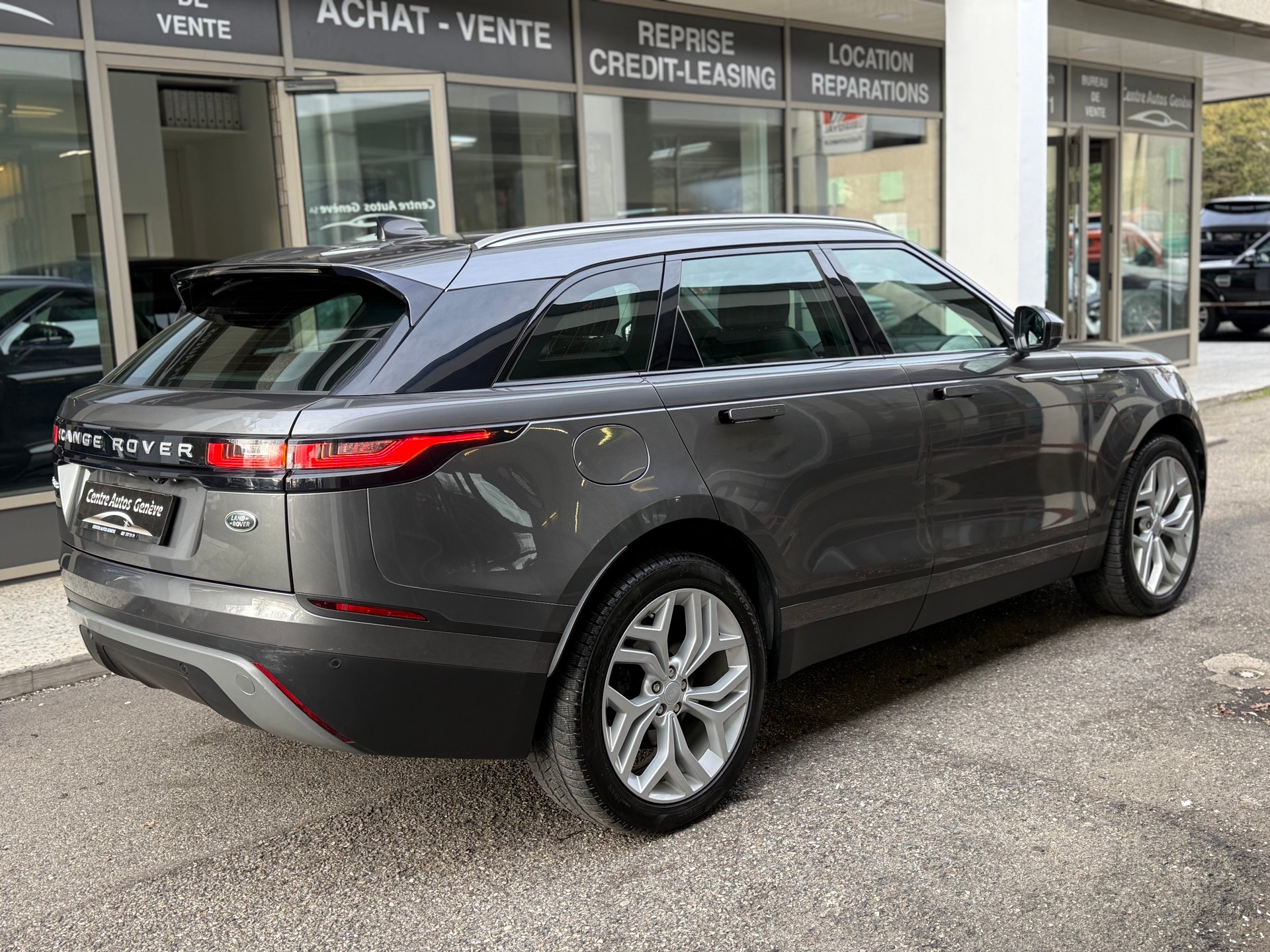 LAND ROVER Range Rover Velar R-Dynamic P 250 SE Automatic-image-3