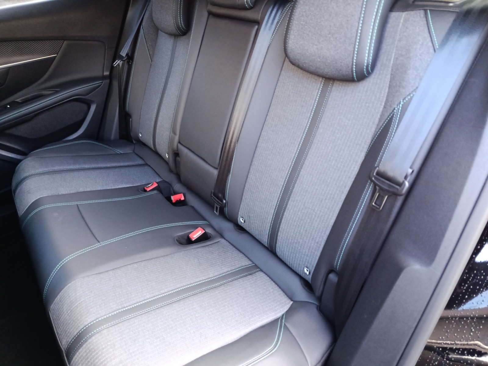PEUGEOT 3008 180e Hybrid2 Allure Pack EAT8-image-6