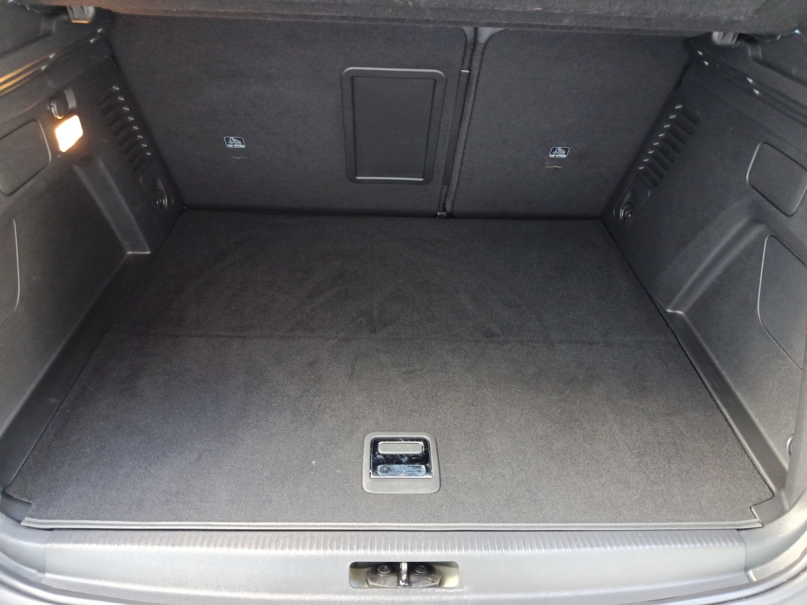 PEUGEOT 3008 180e Hybrid2 Allure Pack EAT8-image-7