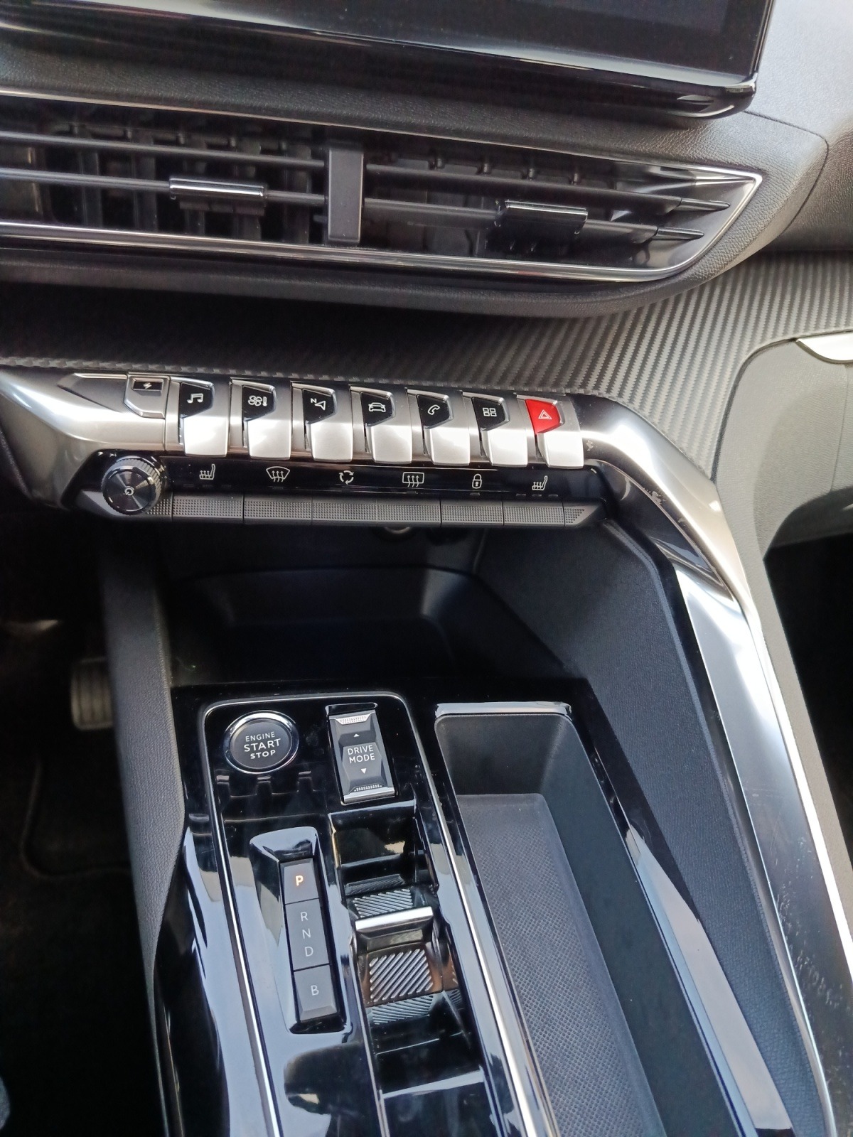 PEUGEOT 3008 180e Hybrid2 Allure Pack EAT8-image-11